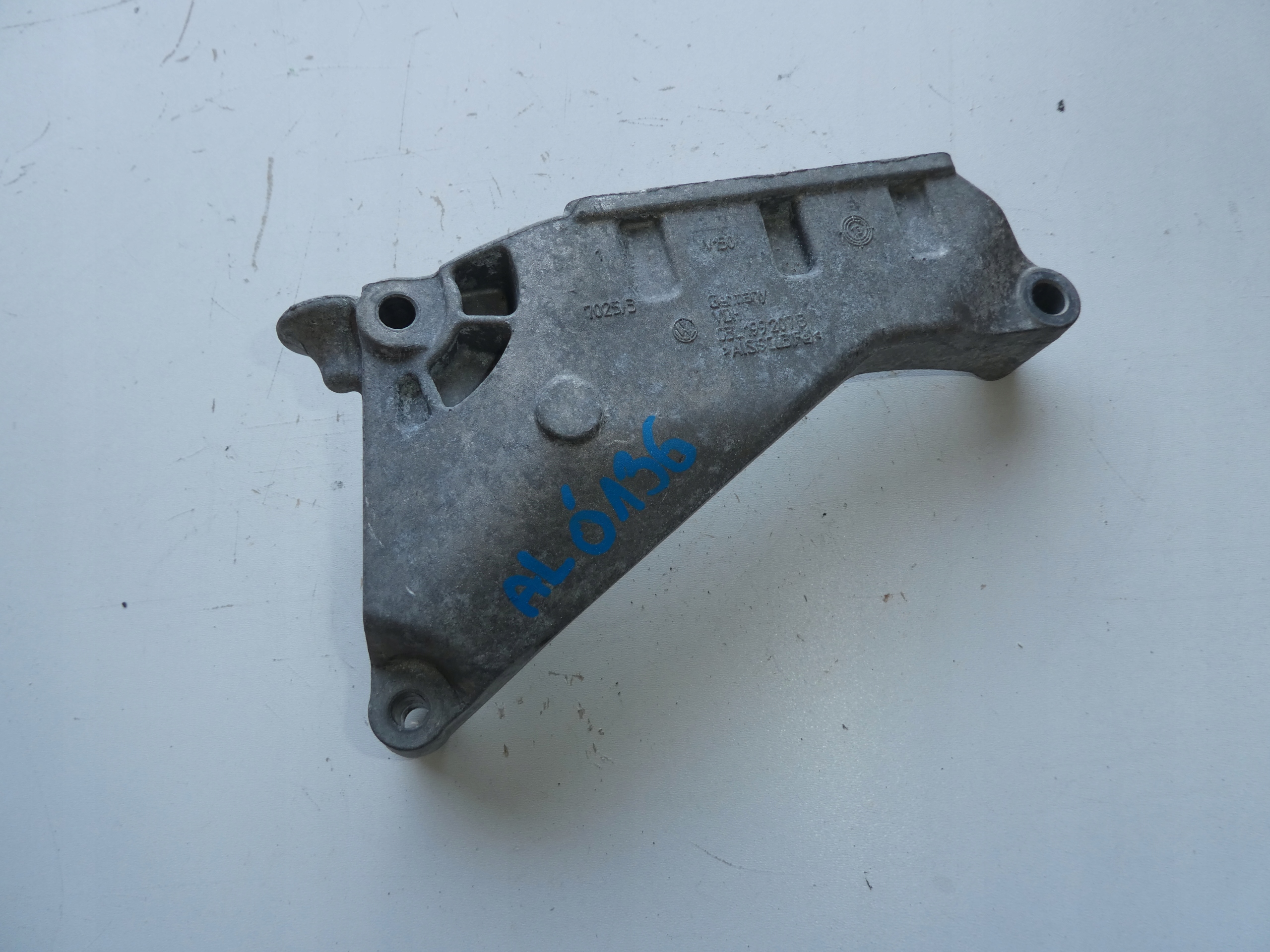 VW T5 LIFT holder engine mount 03L199207B