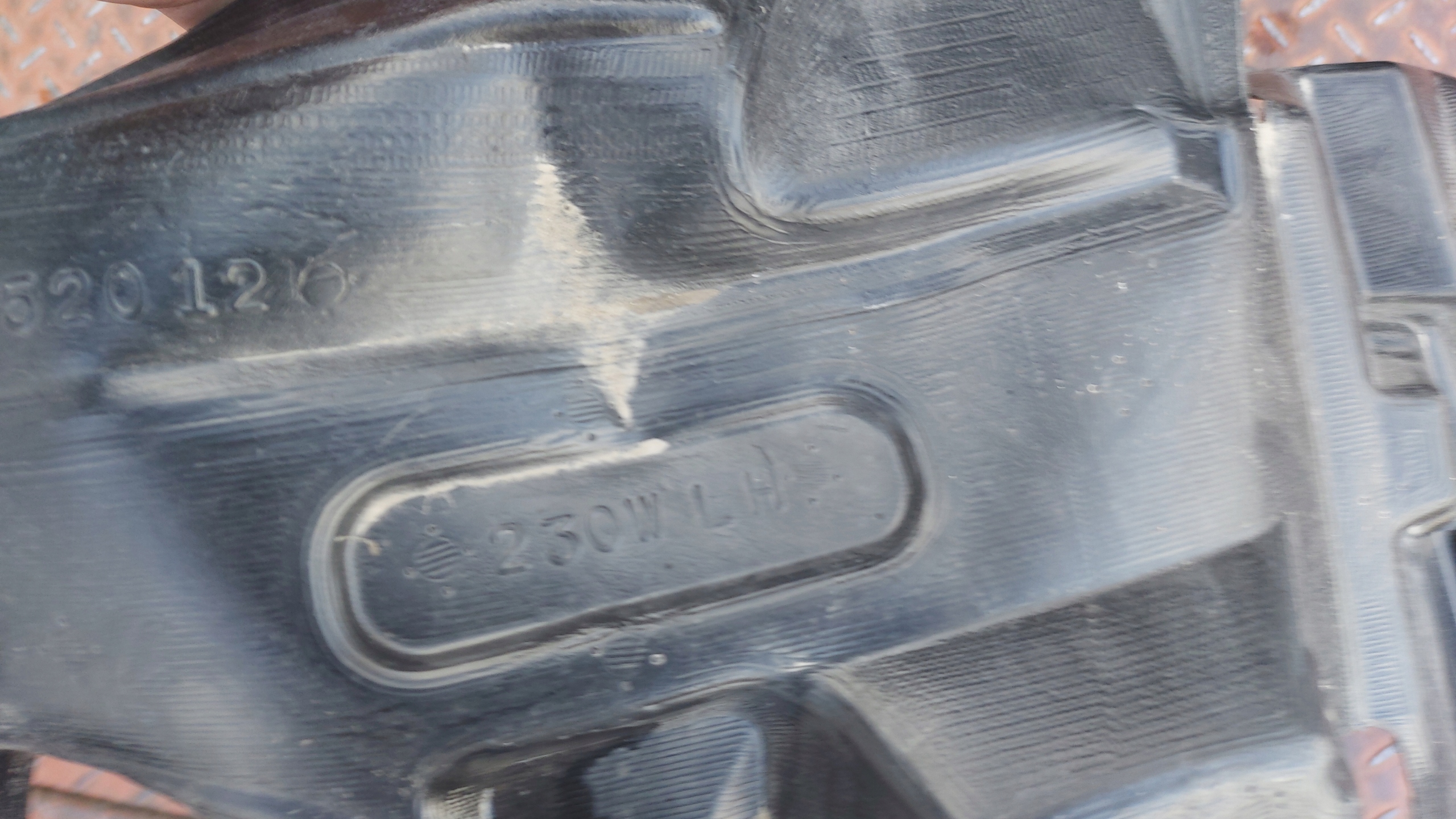 mudguard left front TOYOTA YARIS and 99-06