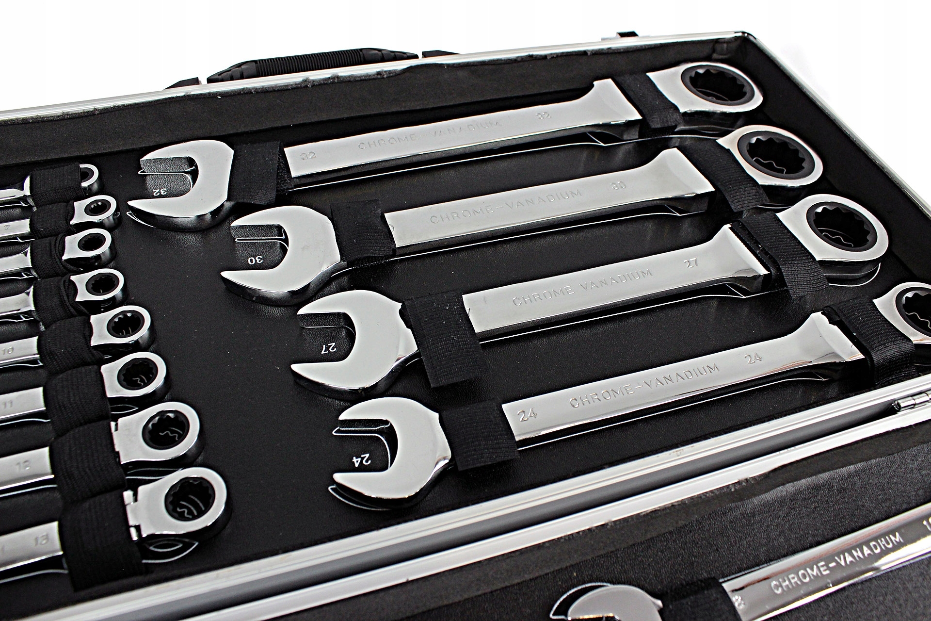 KLUCZE PLASKO OCZKOWE Z GRZECHOTKA LAMANE 6 32 22e Producent code Technik