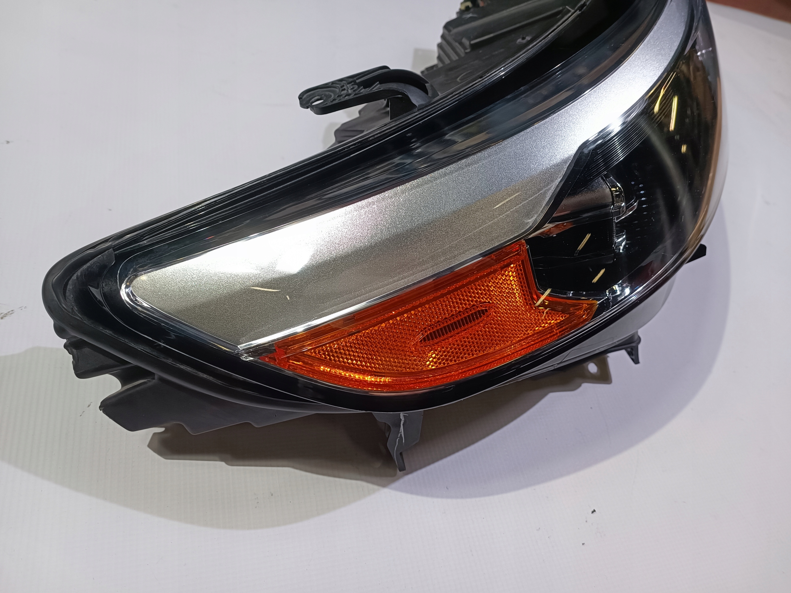 light front front right Ford Explorer VI 2020
