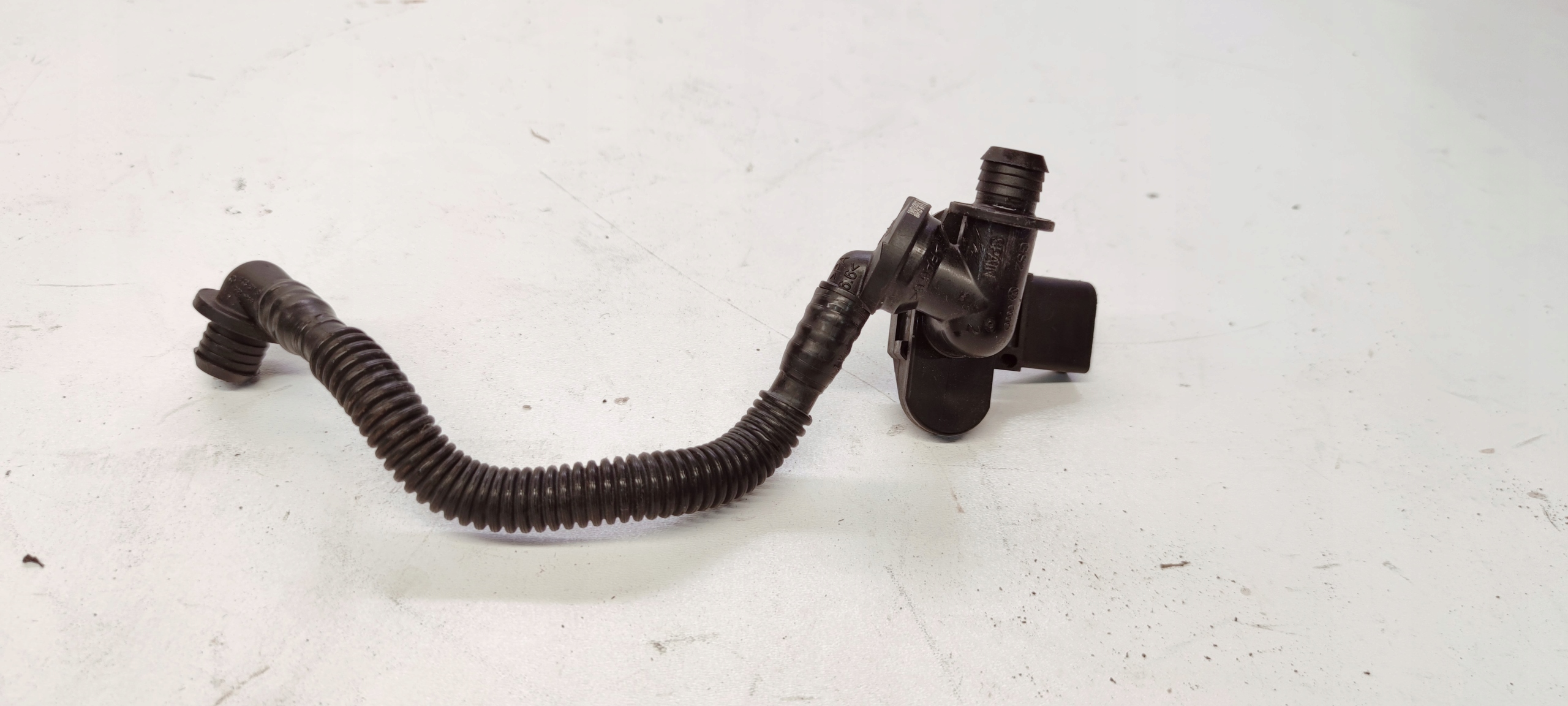 wiring hose vacual AUDI A4 B8 A5 8K0611933F