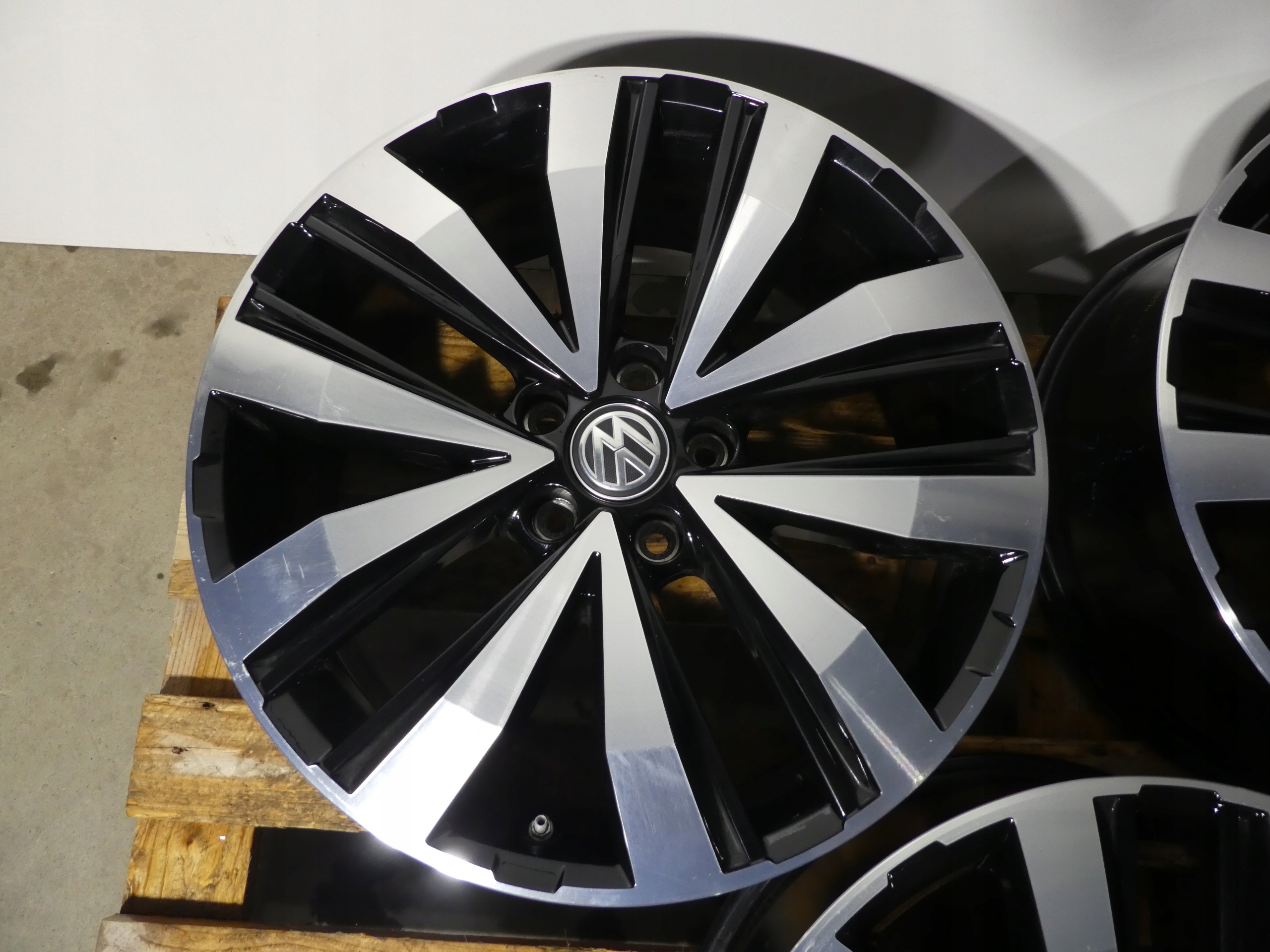 4X discs disc VW AMAROK 2H6601025F 5X120 20CALI