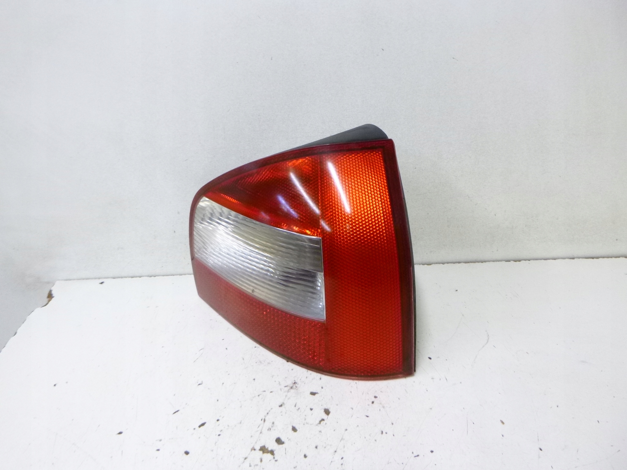 light rear Audi A3 8L 3d 00r. 8L0945096B
