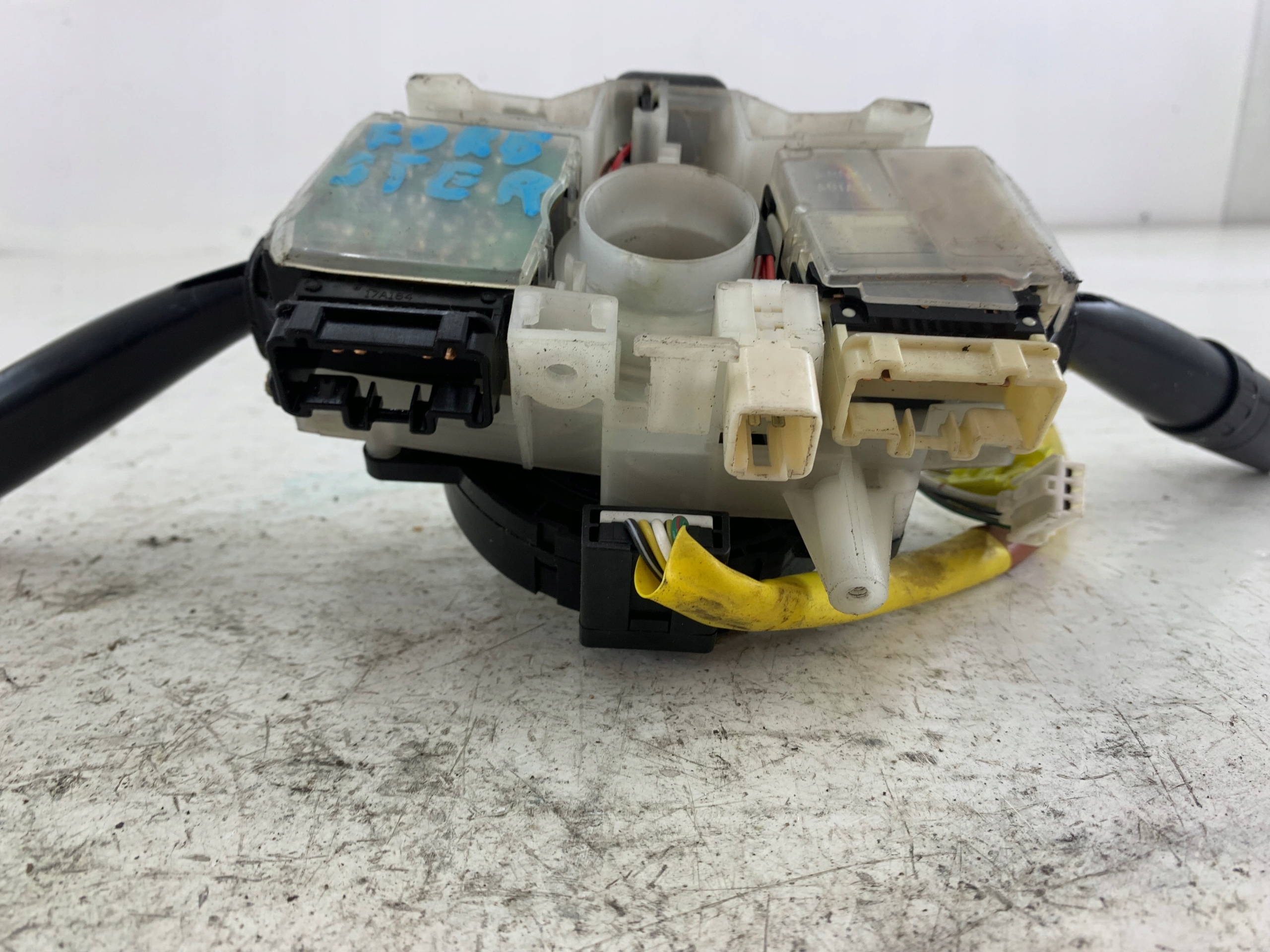 SUBARU FORESTER und kombischalter 83111FC07