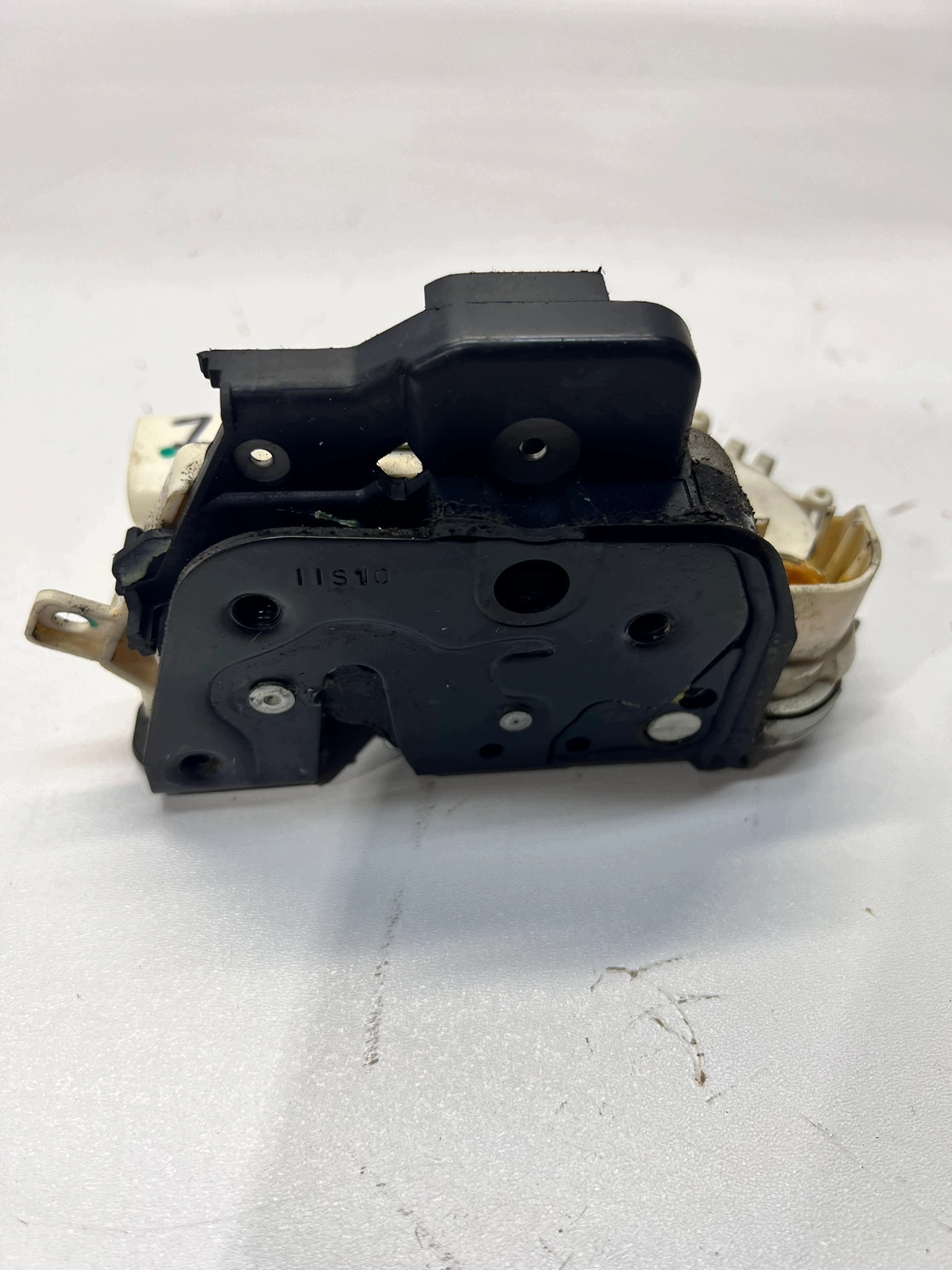 lock door left front AUDI A6 C6 A3 8P 4F1837015G 7 PIN