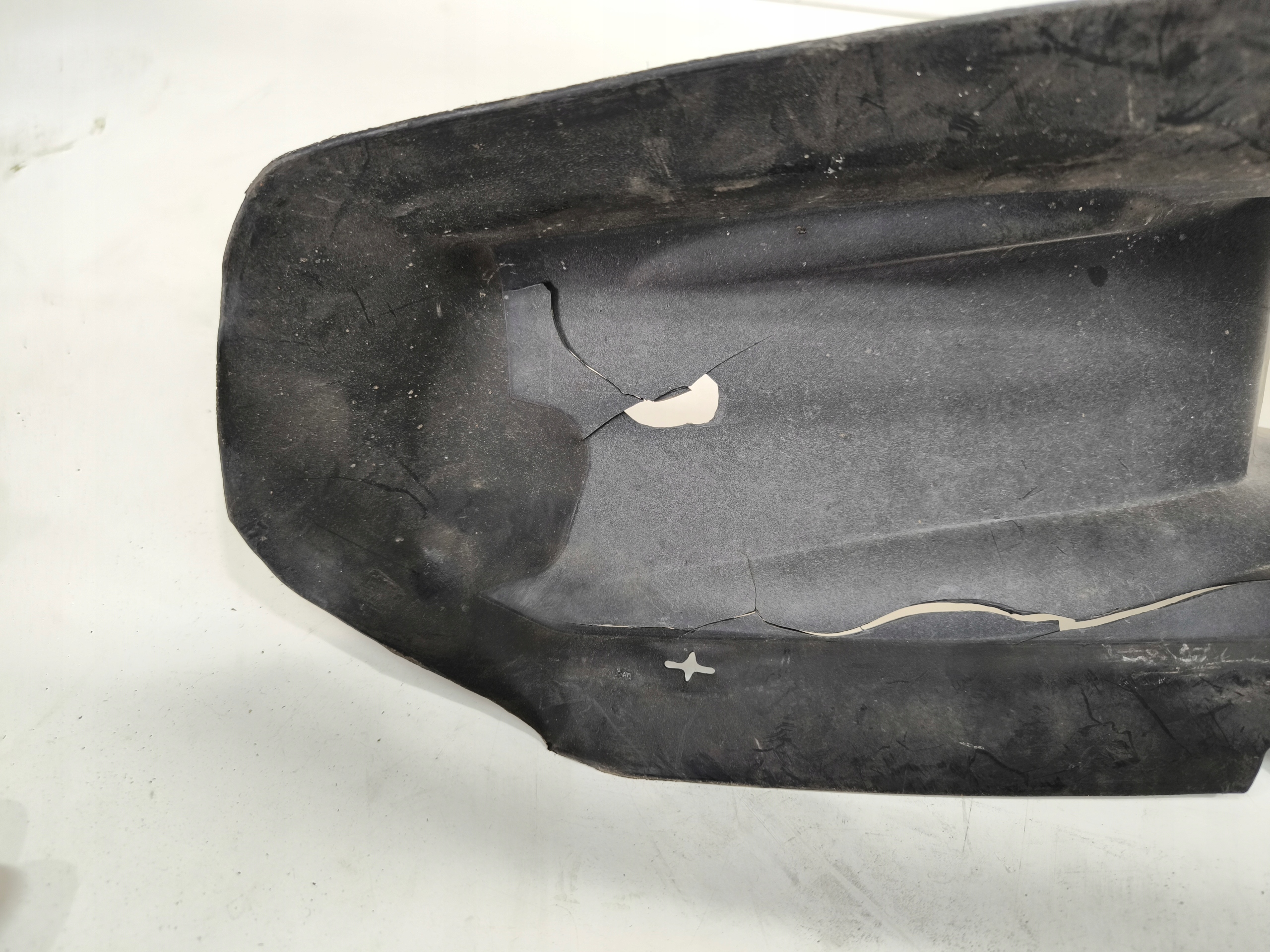 air duct air line left AUDI A6 C6 4F0145333M damaged !