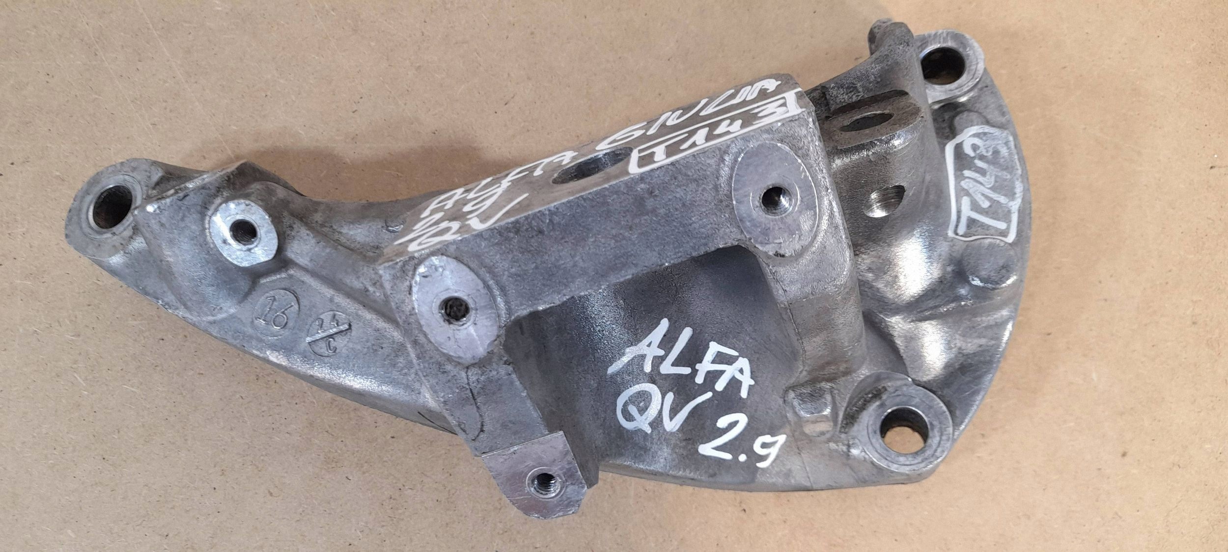 Alfa Romeo Giulia QV 2,9 engine mount 670051310 (T143)