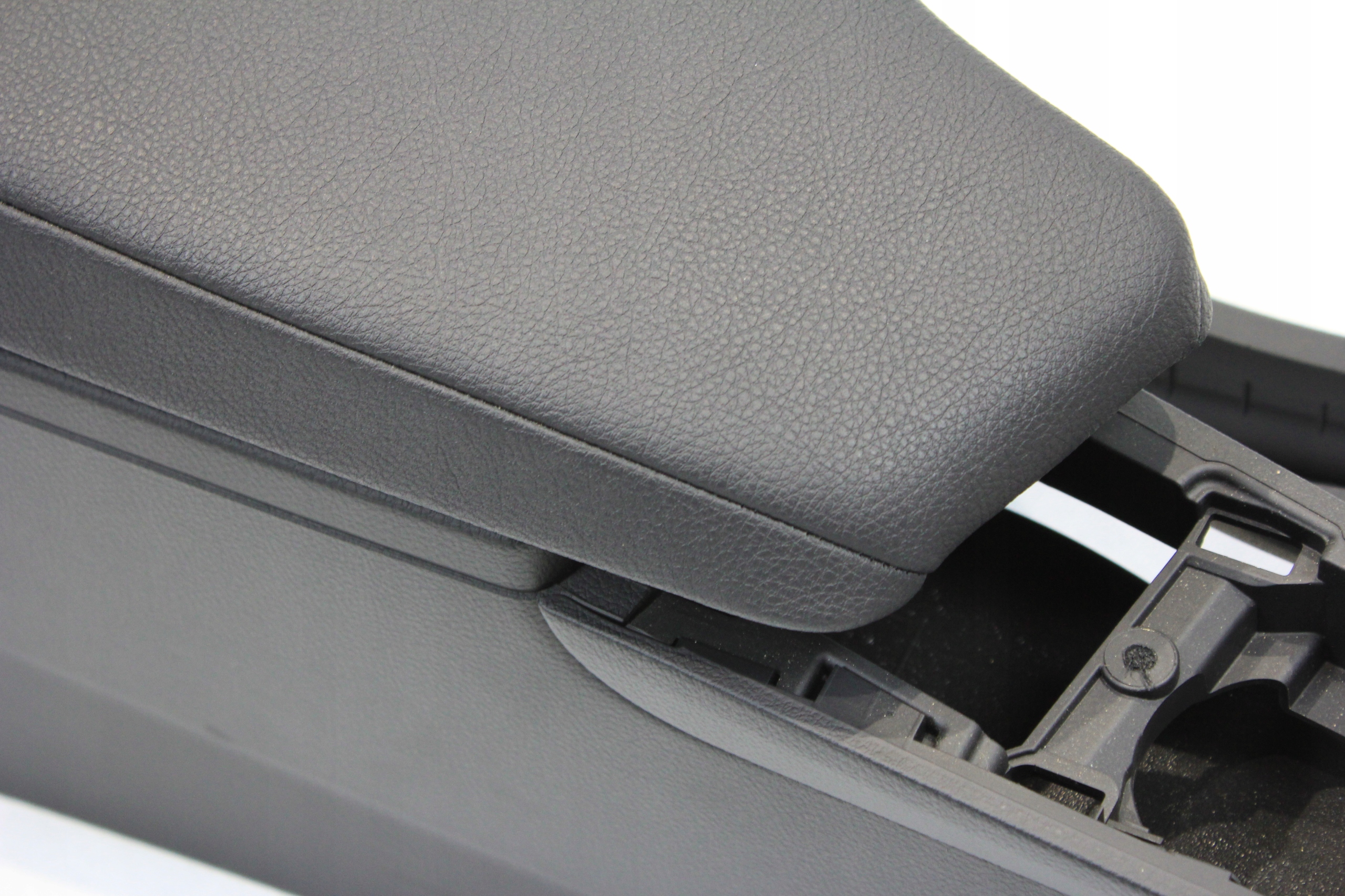 TUNEL PRZESUWANY PODŁOKIETNIK BMW F30 F32 F34 F36 Numer katalogowy części 9235437 -3