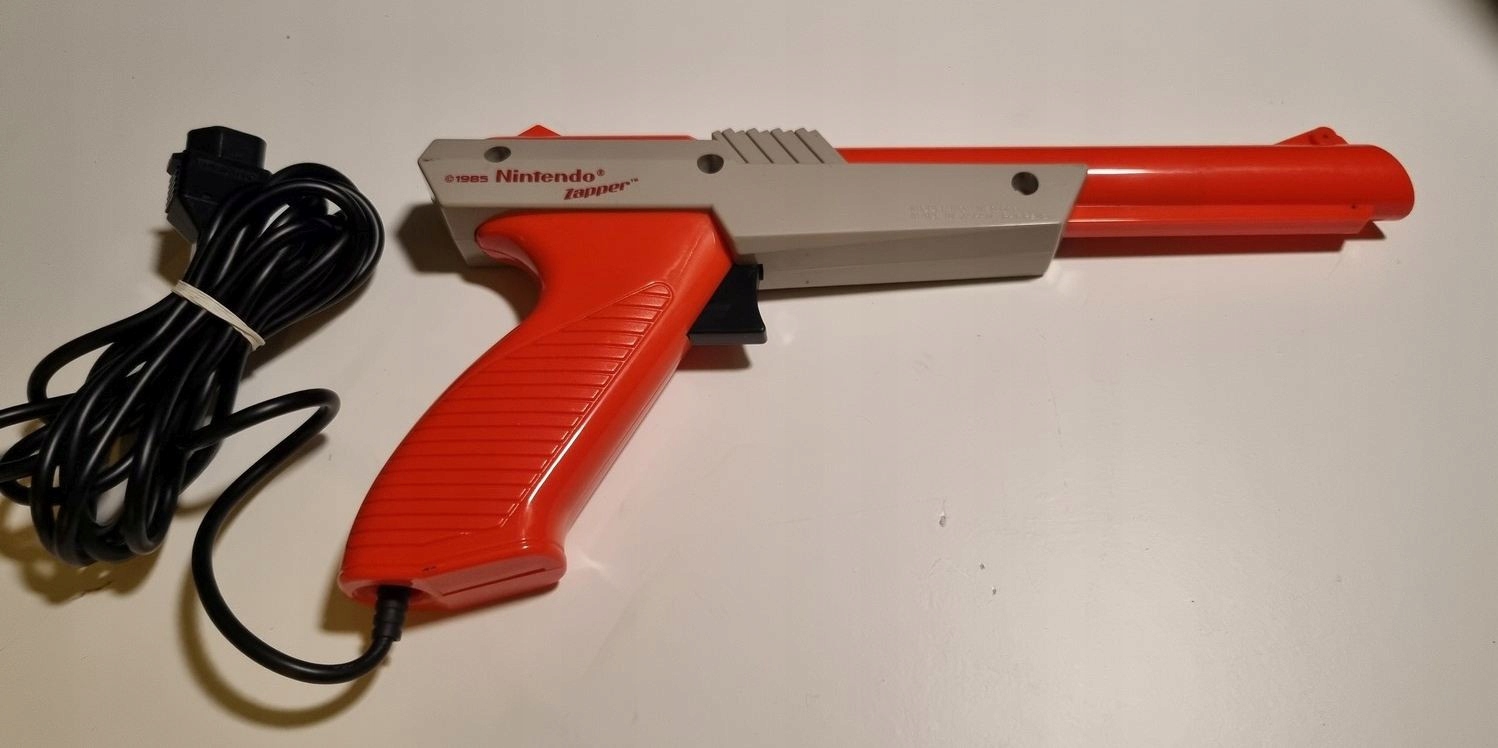 ORYGINALNY Nintendo ZAPPER gun NES-005 PAL 1988, stan bdb