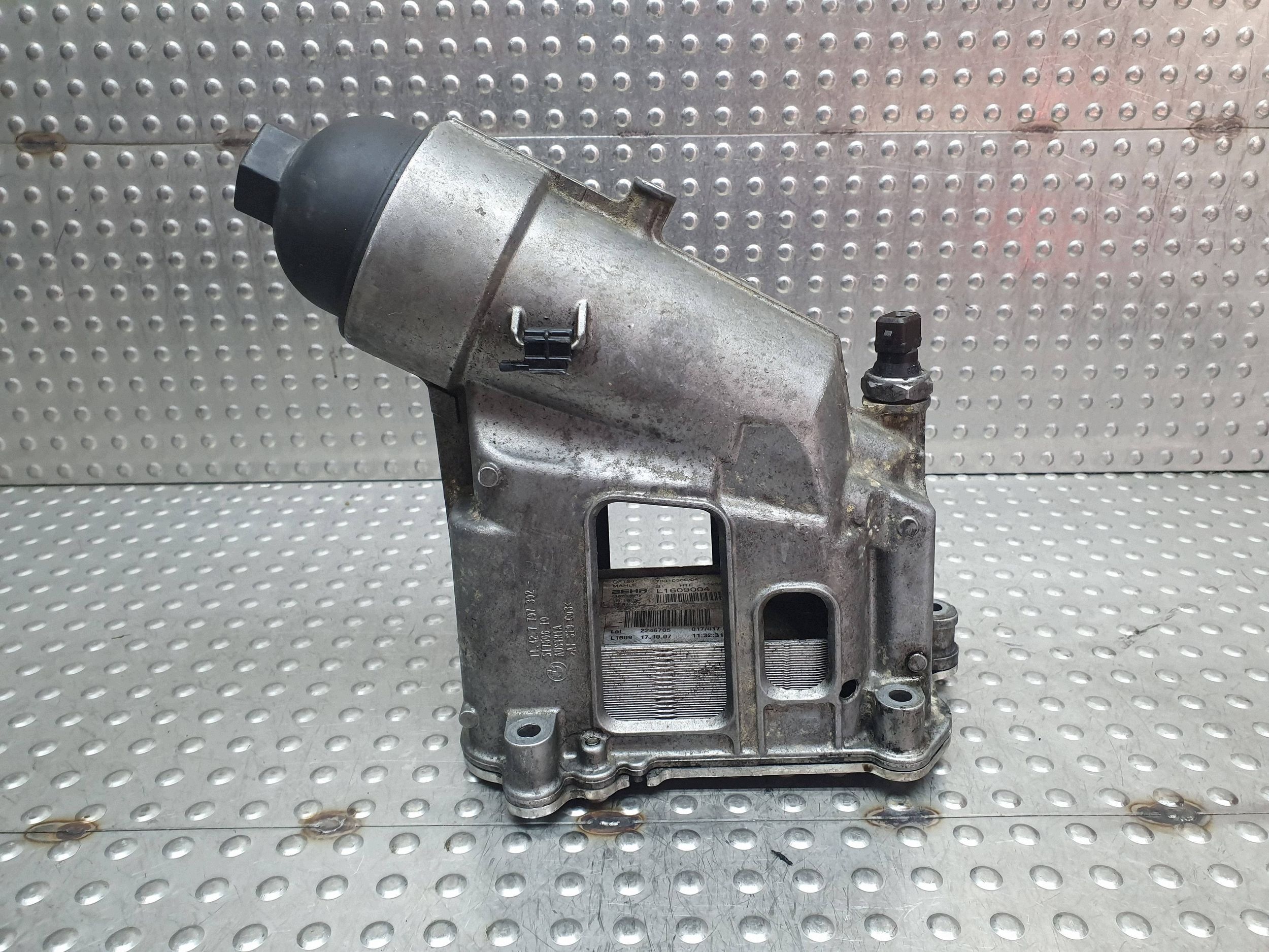 Ölfiltergehäuse 7797392 BMW E60 E61 E81 E82 E84 E87 E90 E91 2.0D N47