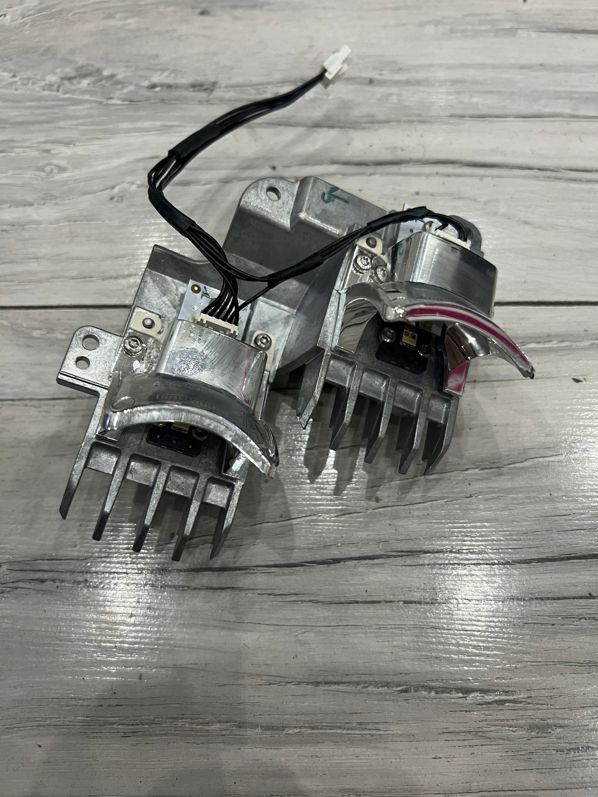 PRZETWORNICA JEŻ LAMPY LEWY PEUGEOT 308 T9 1305715275