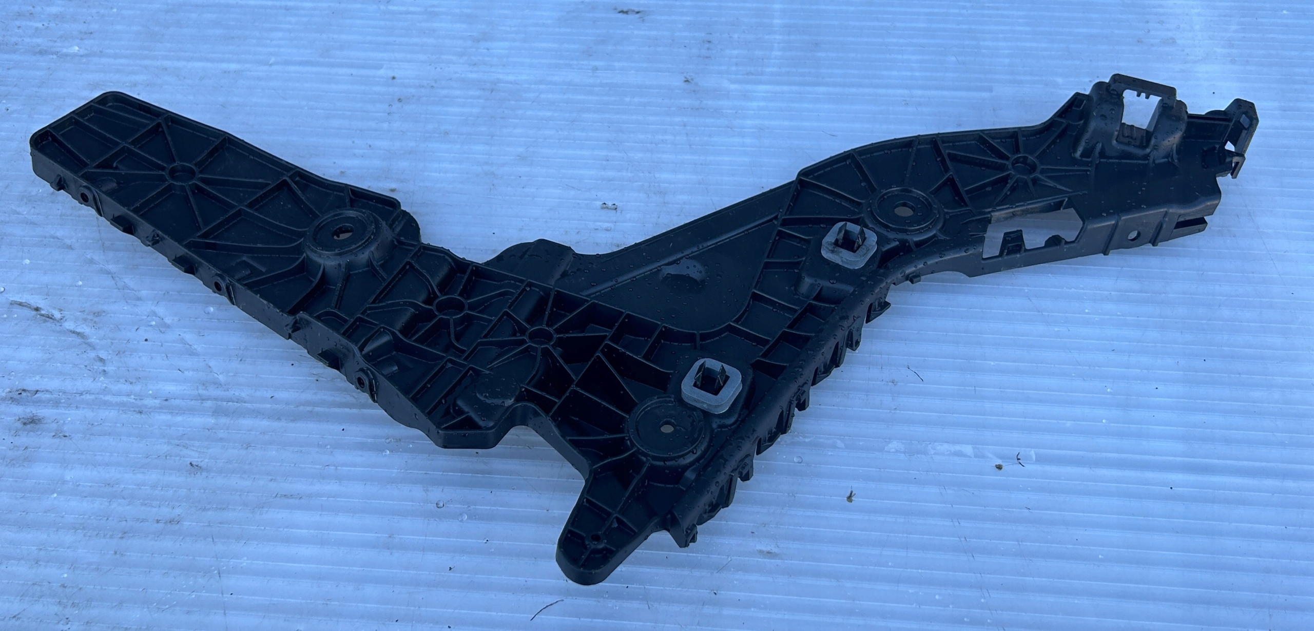 support left of a bumper rear part AUDI E-TRON 4KE807453