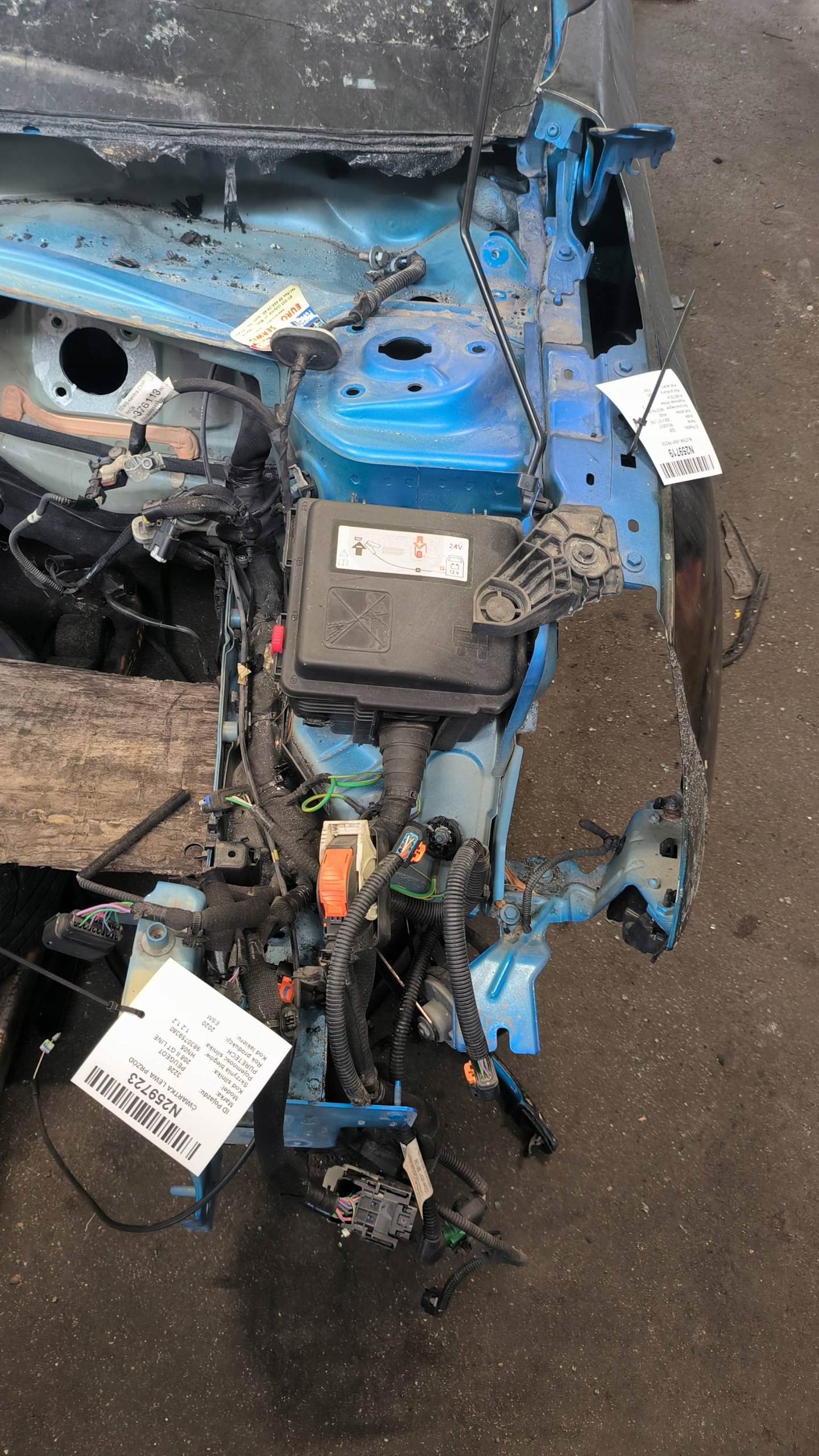 quarter left front ESM PEUGEOT 208 II GT LINE