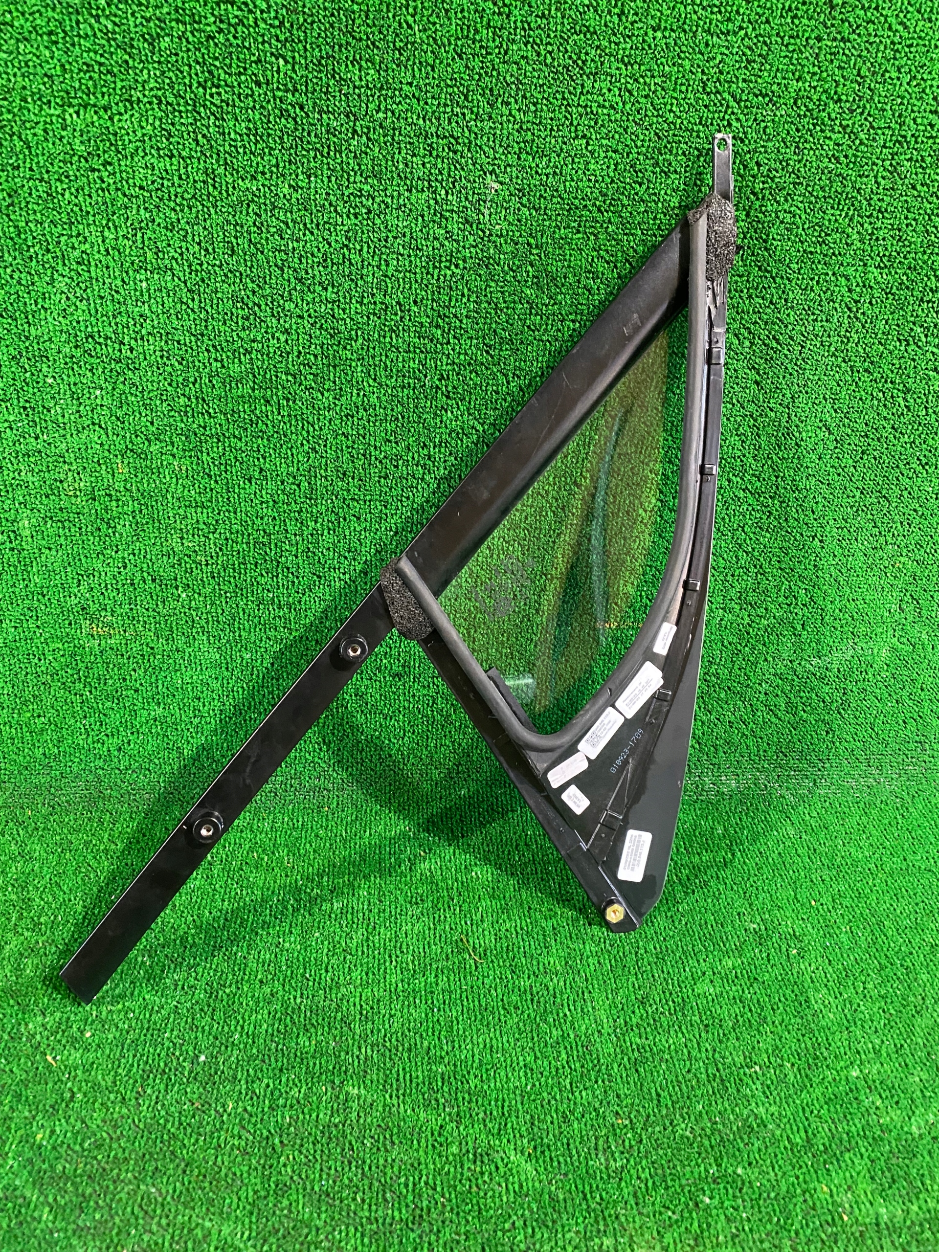 window side TROJKAT left PORSCHE MACAN 95B