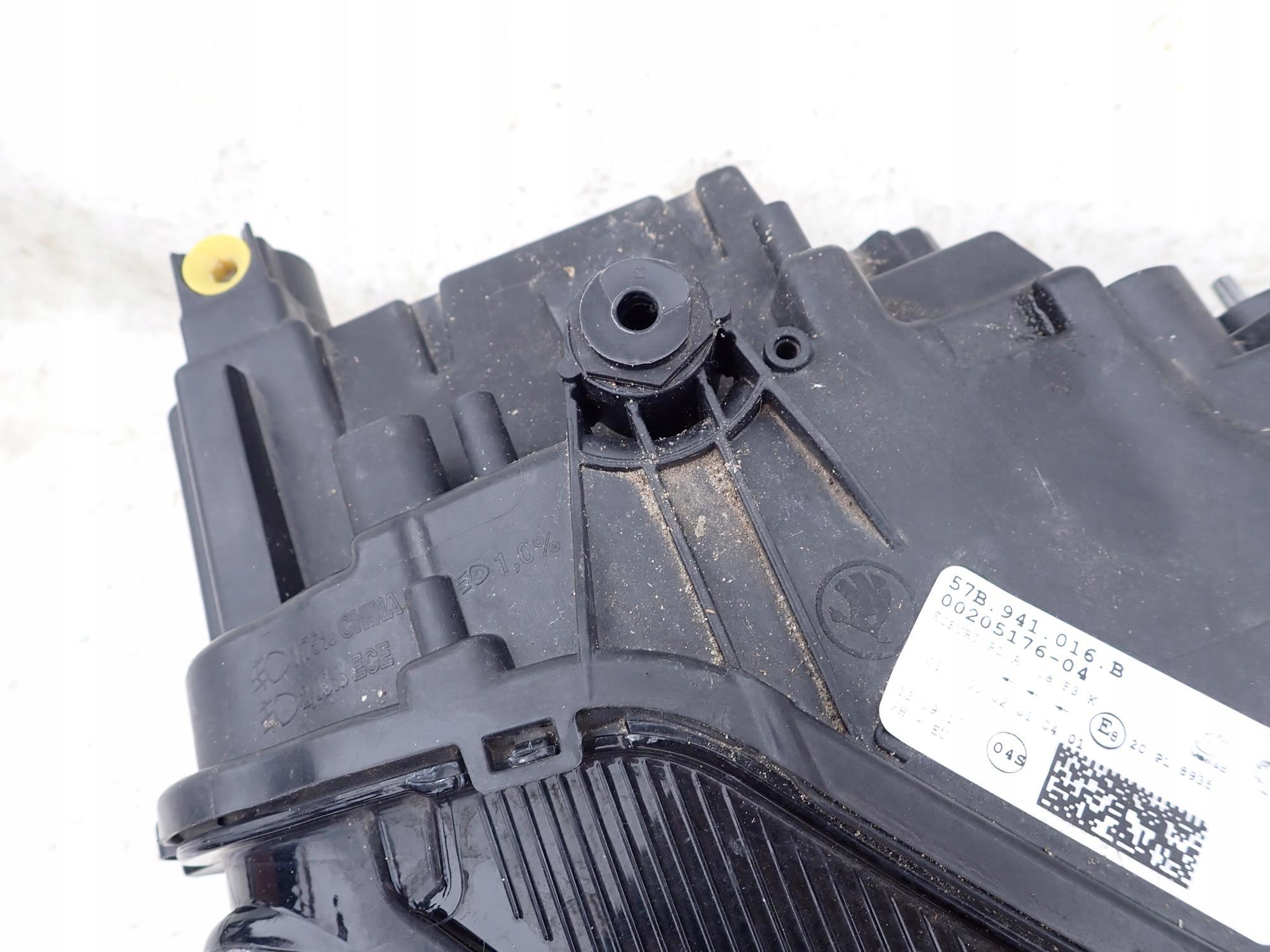 SKODA KAROQ 17-21 PUSZKA light front front right