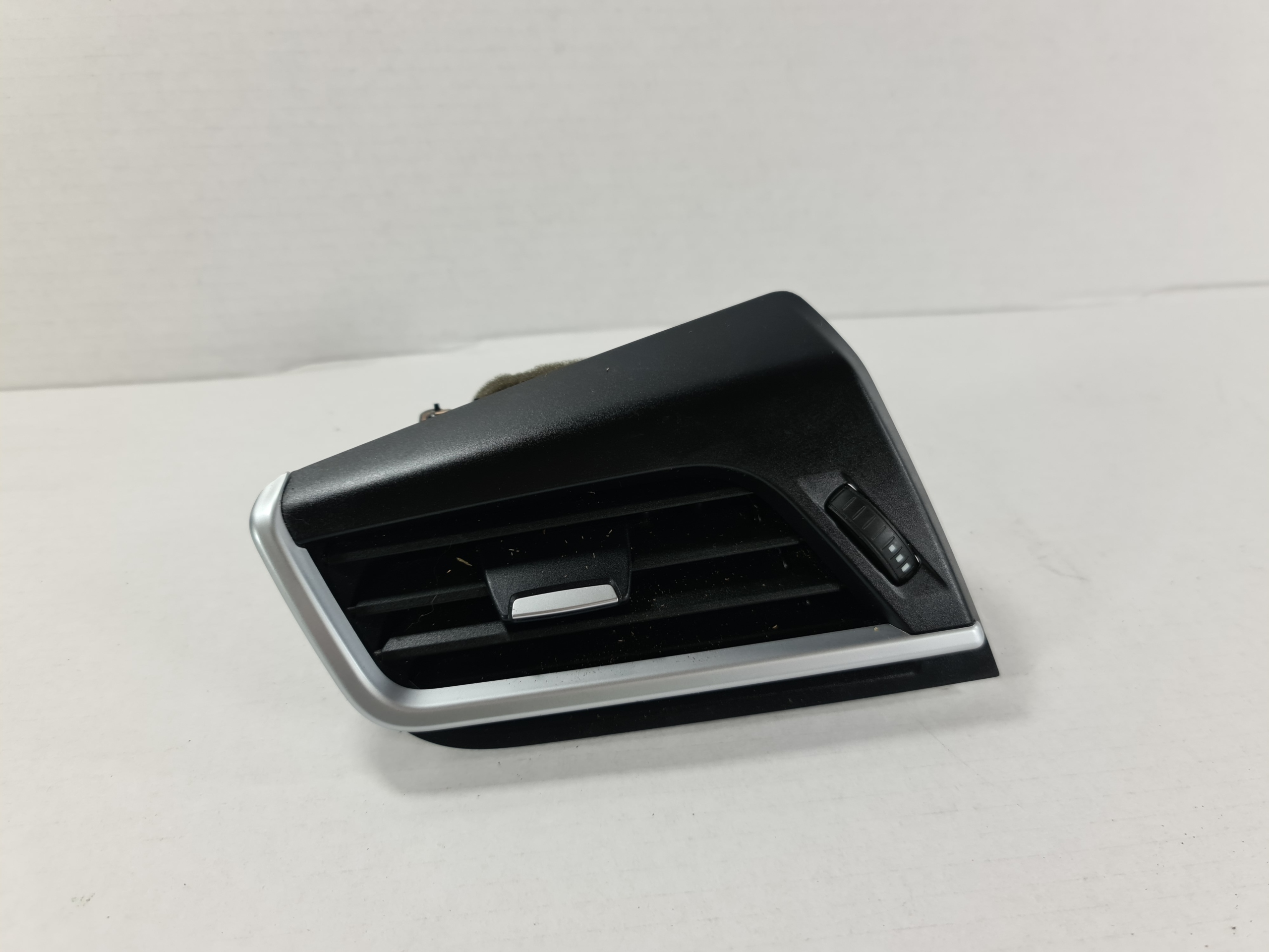 BMW F45 вентиляционная решетка л 9287287