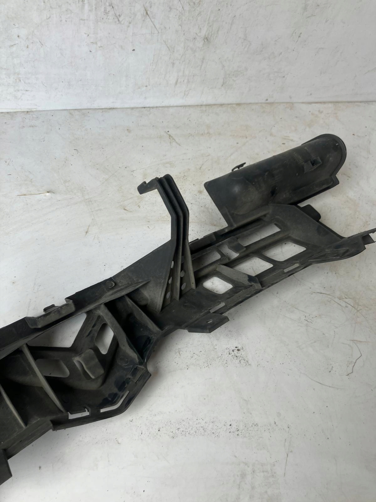 pillar upper support of a bumper C4 PICASSO and 9654198680