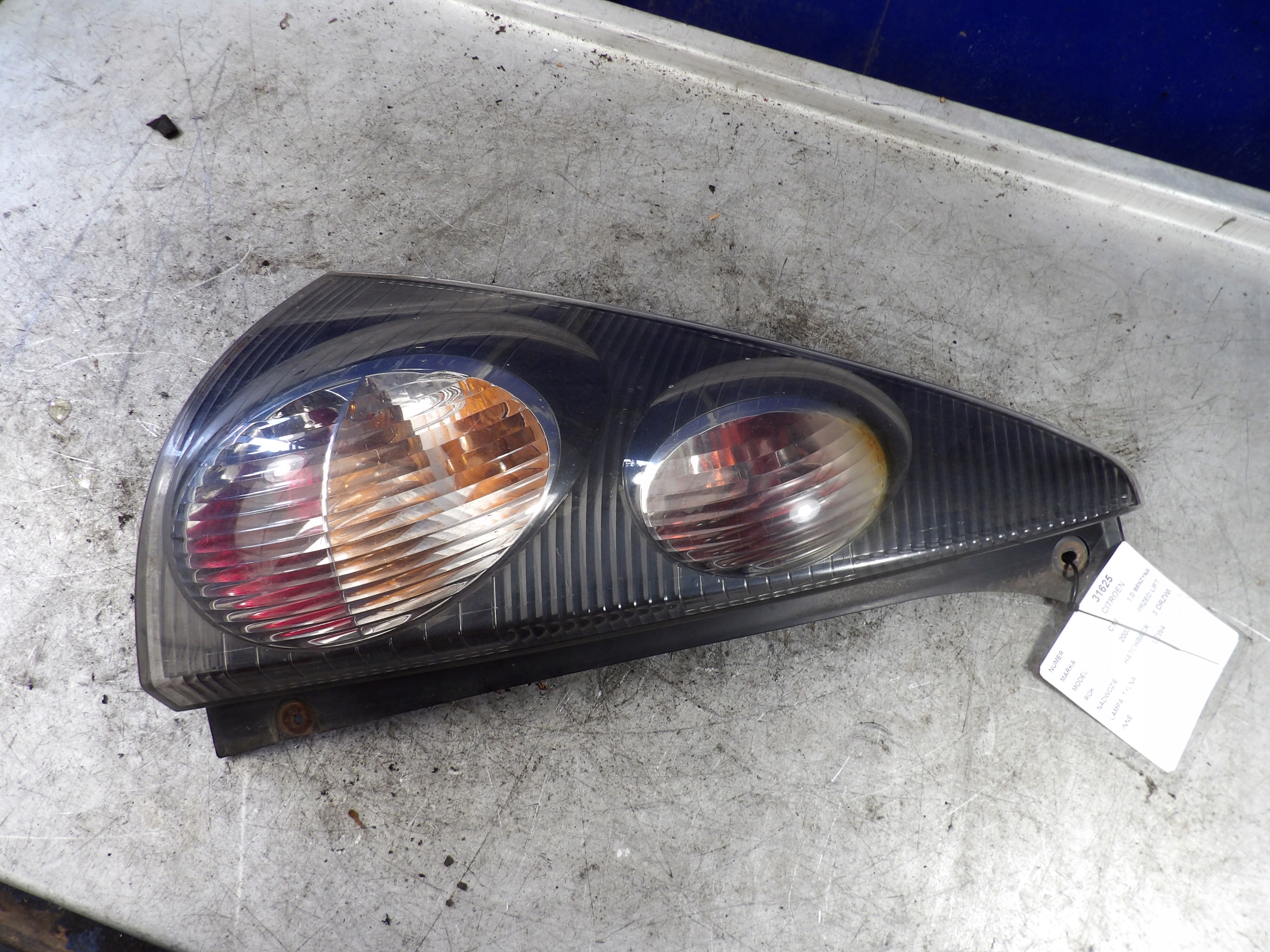 Citroen C1 and light rear left