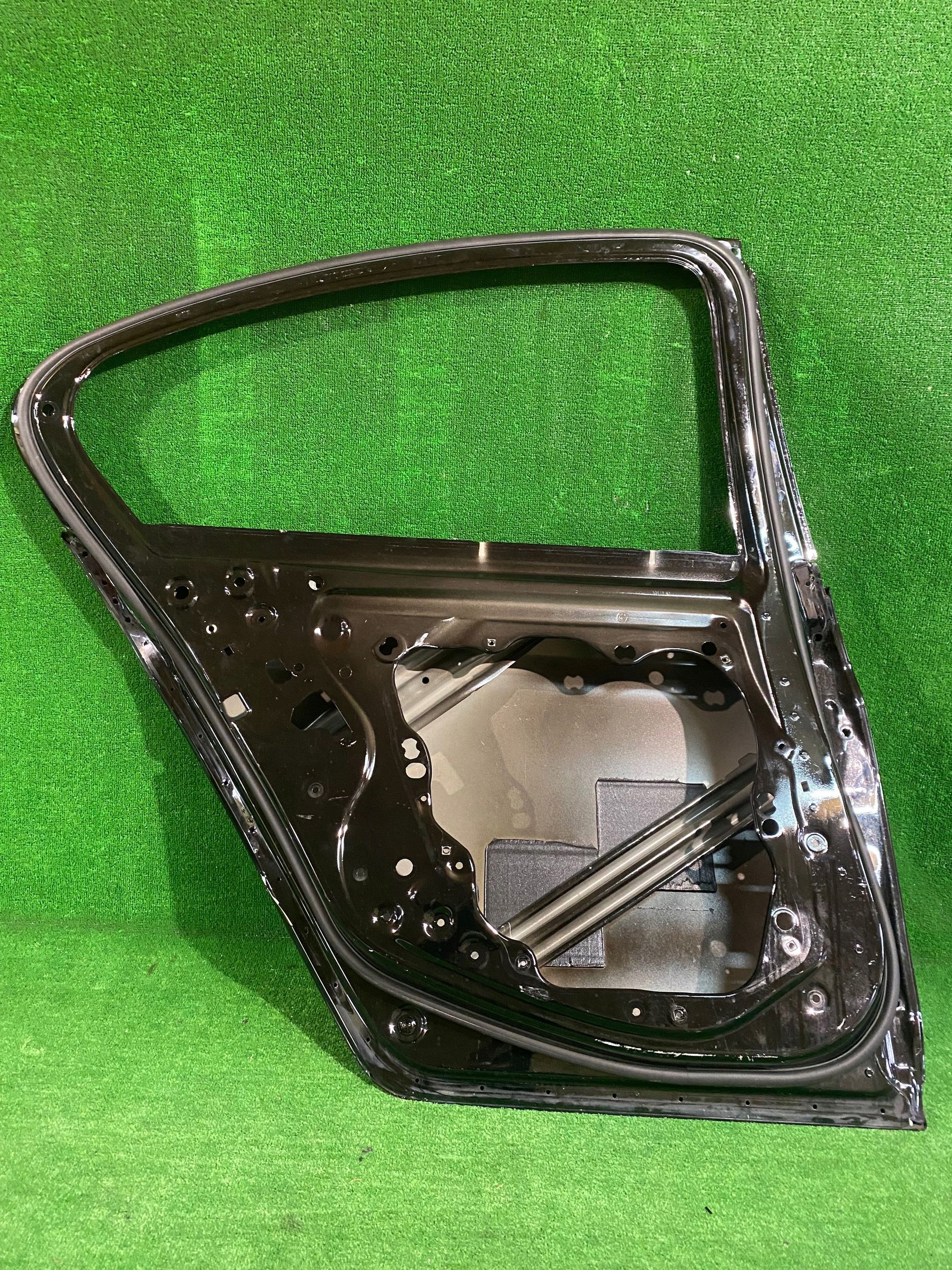 door rear. left left rear part BMW 5 G30 sedan