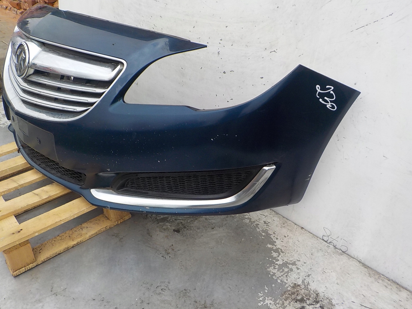 230 OPEL INSIGNIA A LIFT below PDC bumper front front