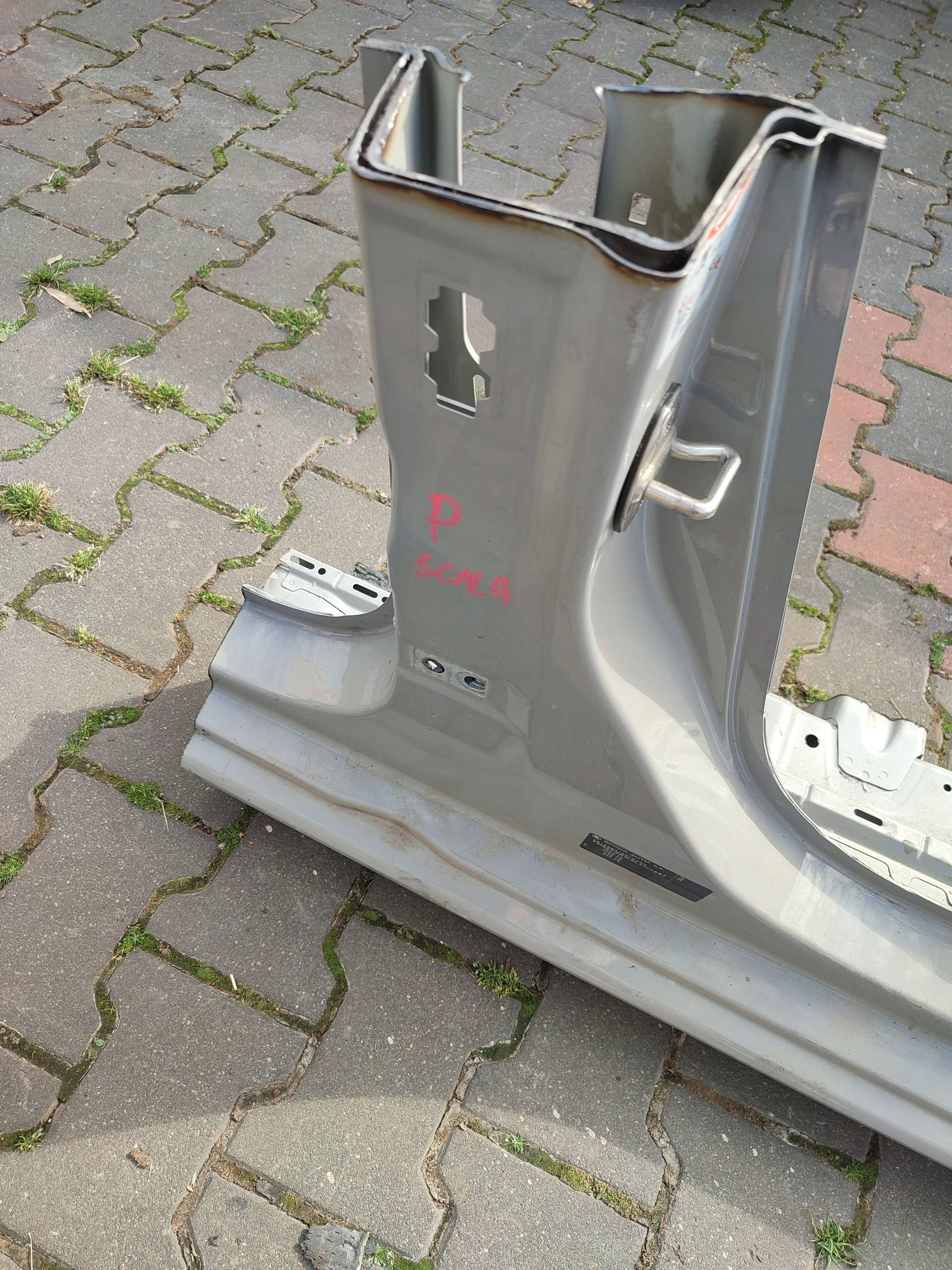 Skoda Scala 2020 right side threshold