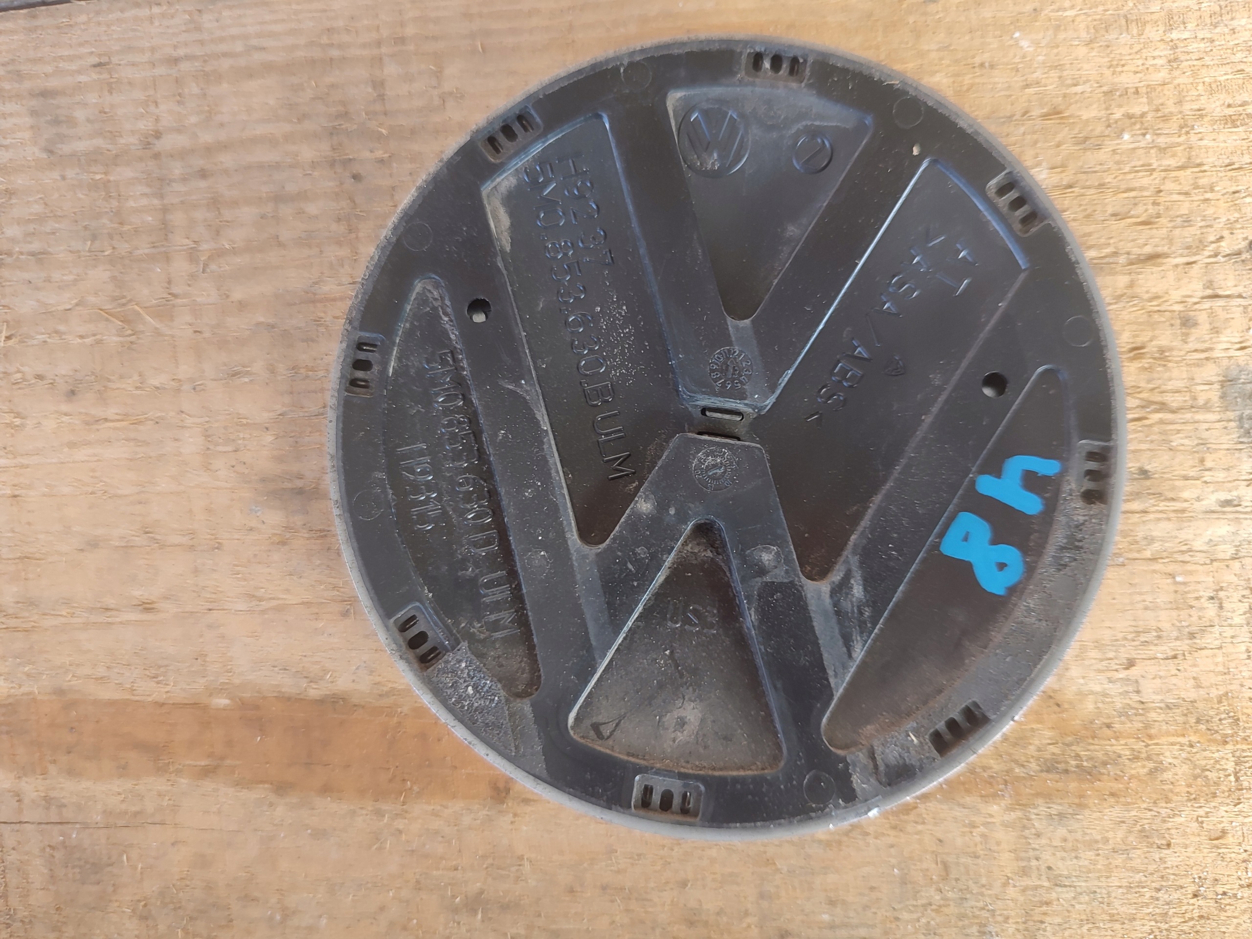 logo EMBLEMAT rear part VOLKSWAGEN PASSAT B7 5M0853630D