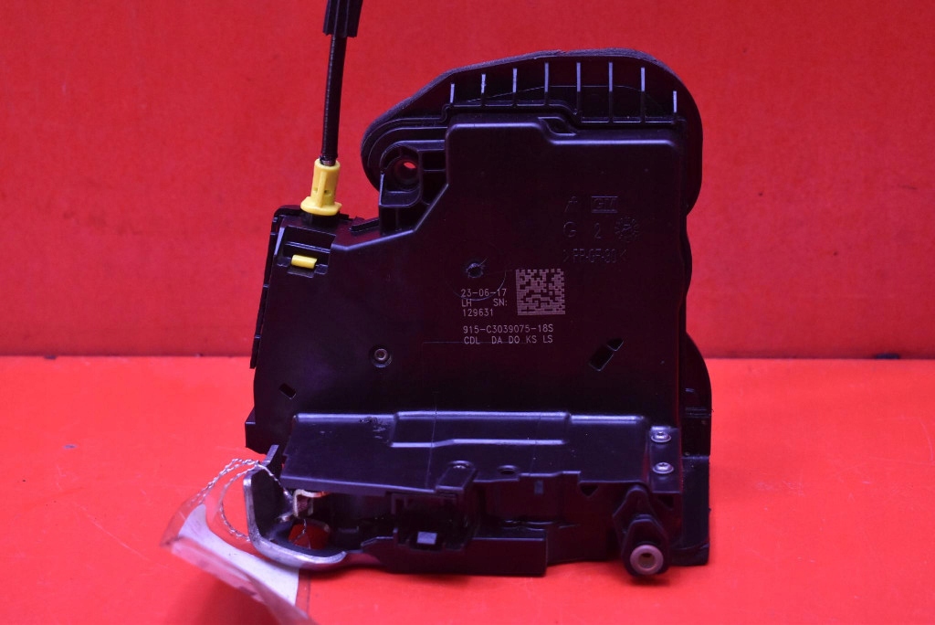 lock door left front front EU 915-C3039075-18S OPEL ASTRA 5 V K KOMBI