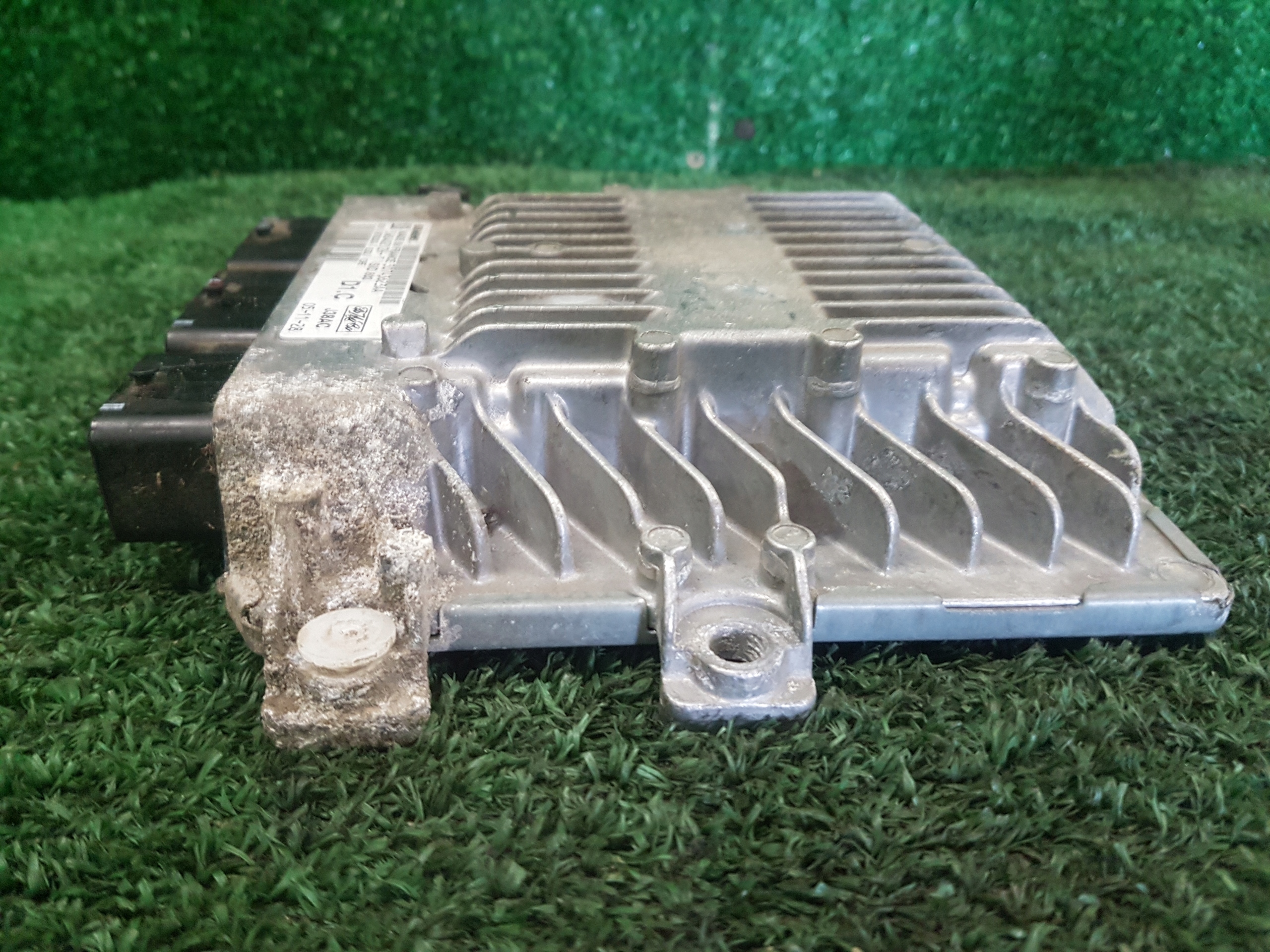 computer of the engine control unit VOLVO V50 30743623AA