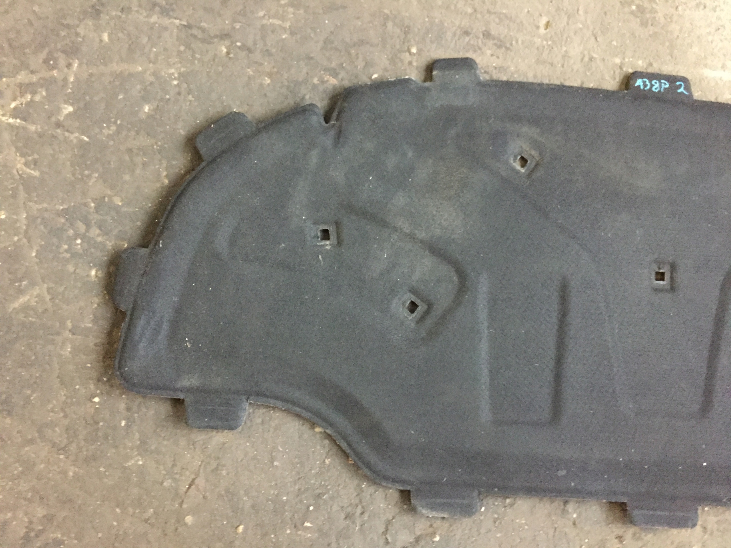 AUDI A3 8P LIFT Insonorisation du capot 8P0863825L