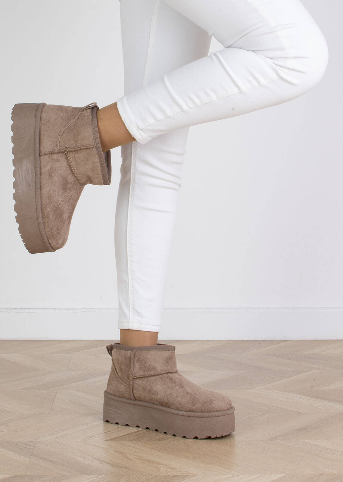 7875 BEŻOWE OCIEPLANE BOTKI NA GRUBEJ PODESZWIE ŚNIEGOWCE NA PLATFORMIE 38 Wzór dominujący bez wzoru