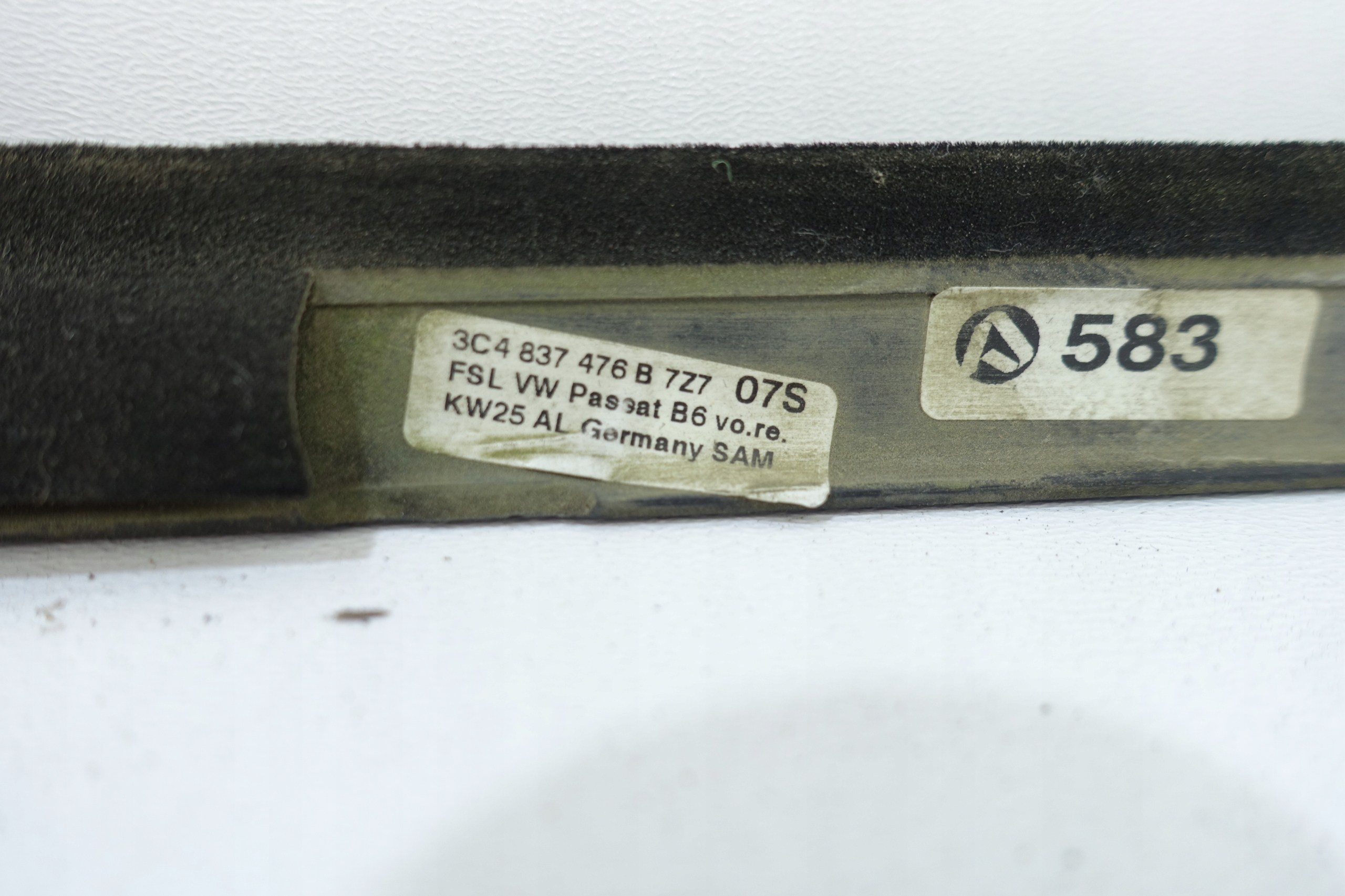 VW PASSAT B6 2005- moulding dust door right front 3C4837476B