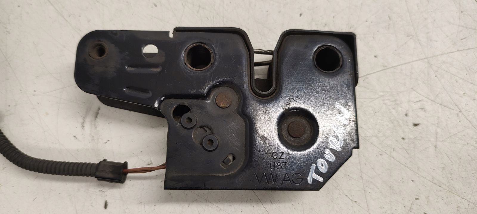 bonnet latch lock VW Touran and LIFT 1,4 TSI