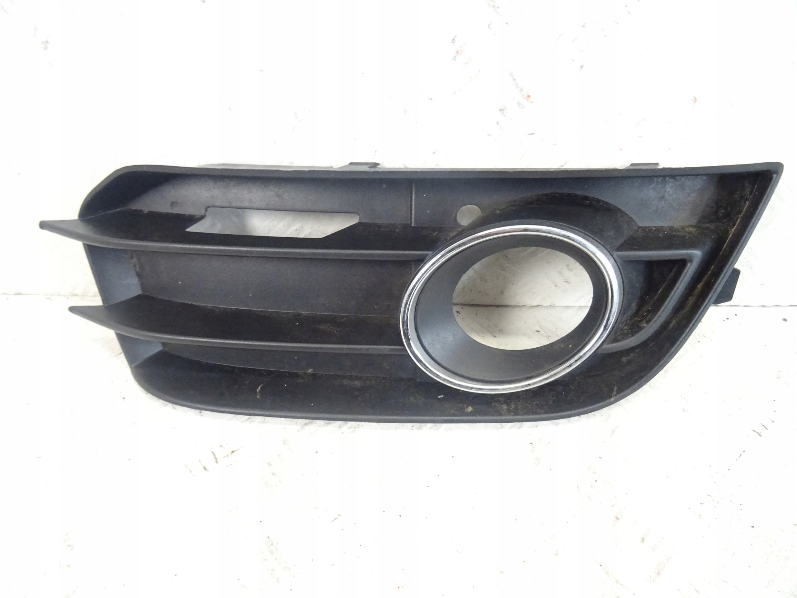 grid of a bumper right front AUDI A1 8X 8X0807682A