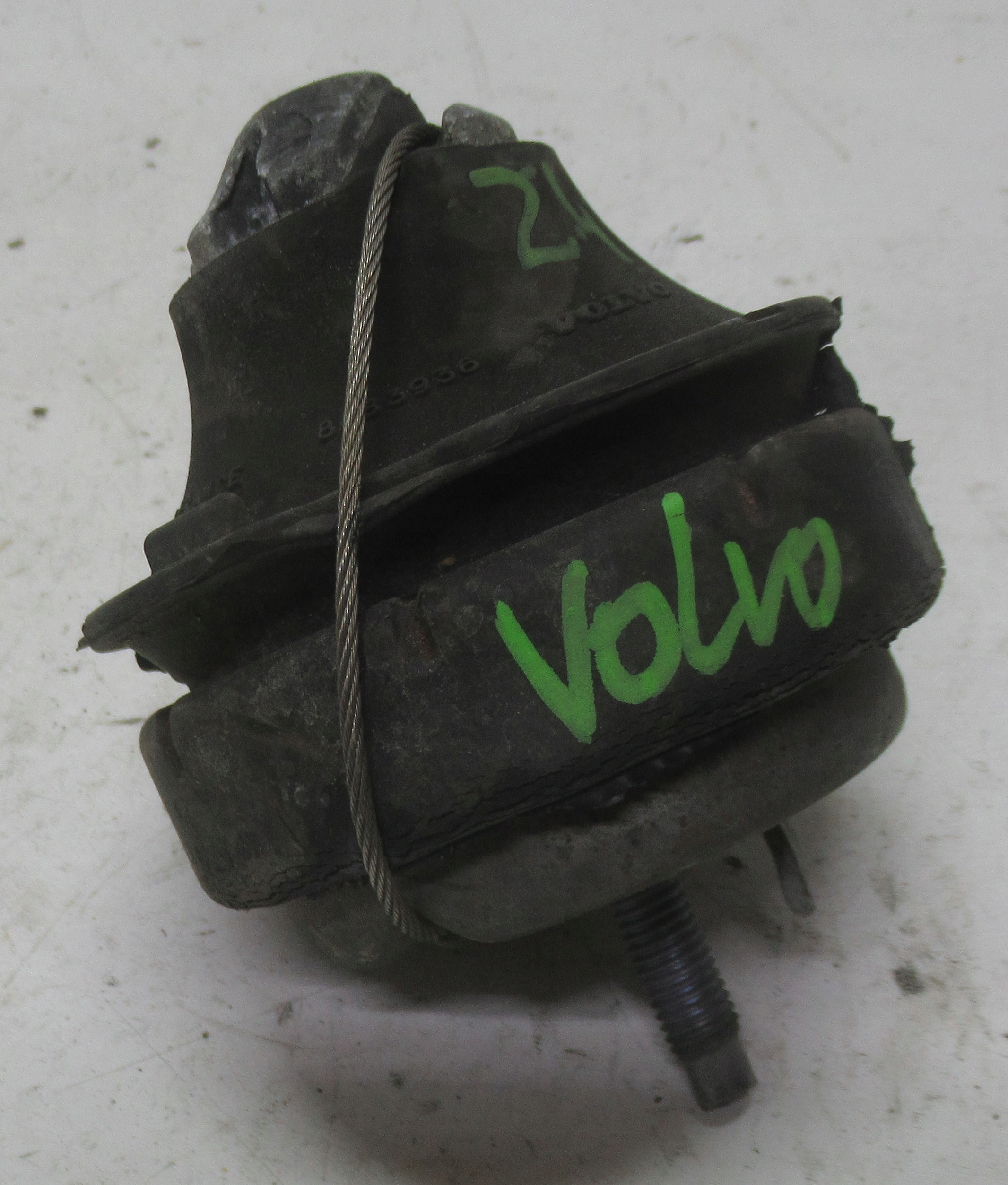 VOLVO S60 2.4 B 04R PODUSZKA SILNIKA 8683936