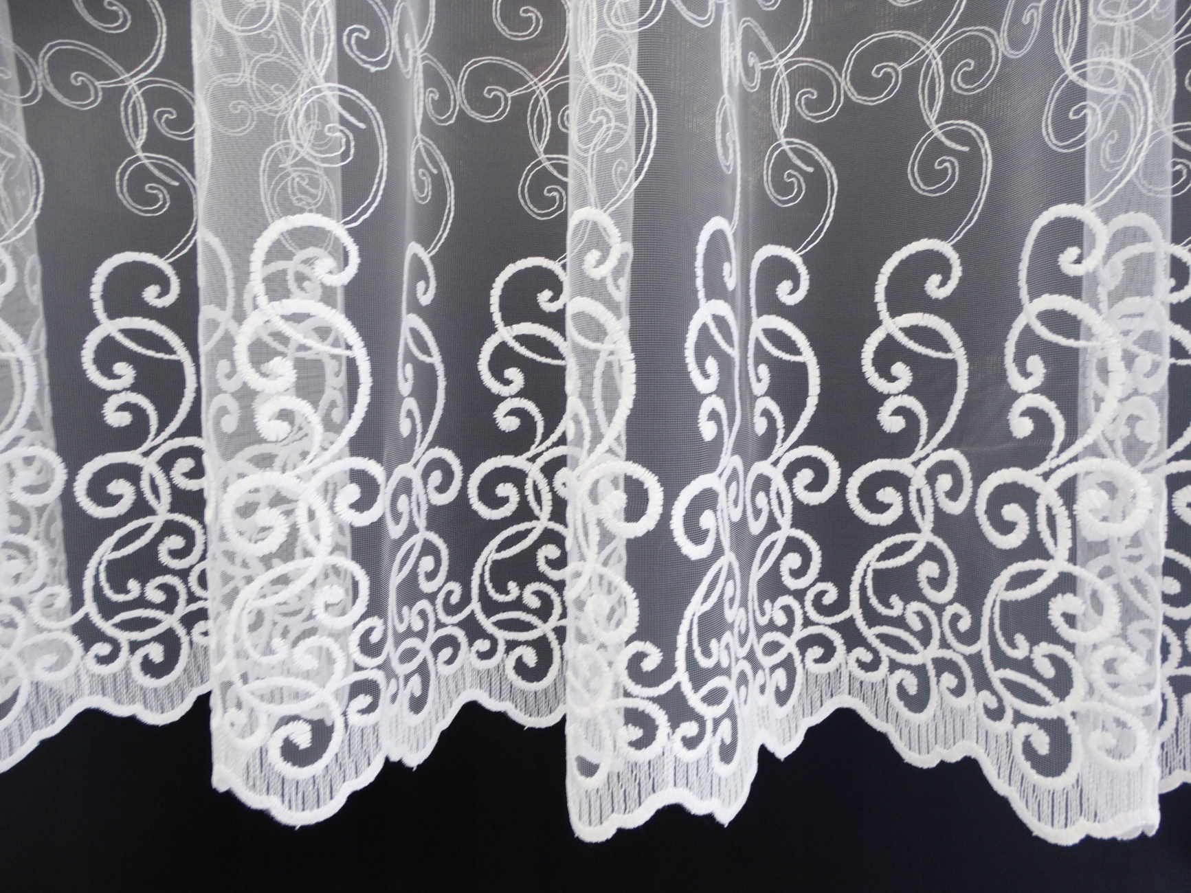 Mg Záclona Zuza vyšívací síť Bílá zlatá nit 360x120 s páskou