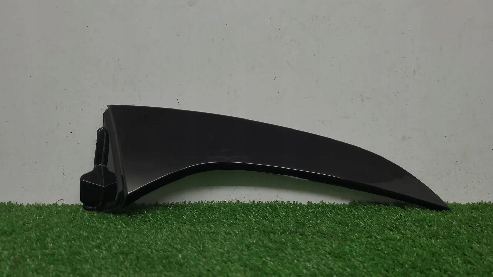 87370-h8410 - Спойлер Боковая Накладка Задняя Правая Kia Stonic