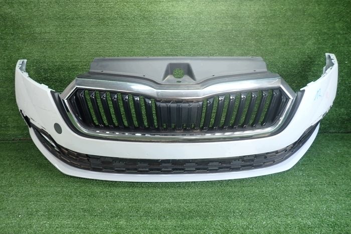 SKODA OCTAVIA IV 19-23 Frontstoßstange vorne