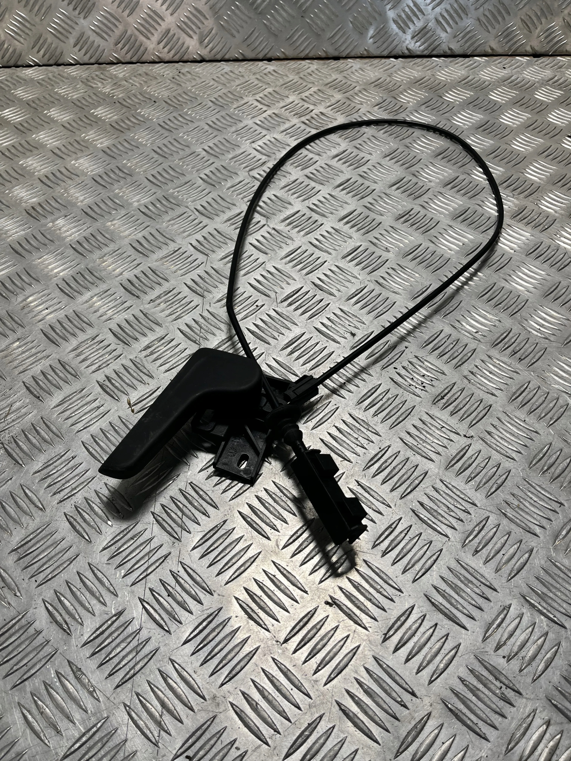 LINKA RĄCZKA OTWIERANIA MASKI SKODA FABIA III 14-