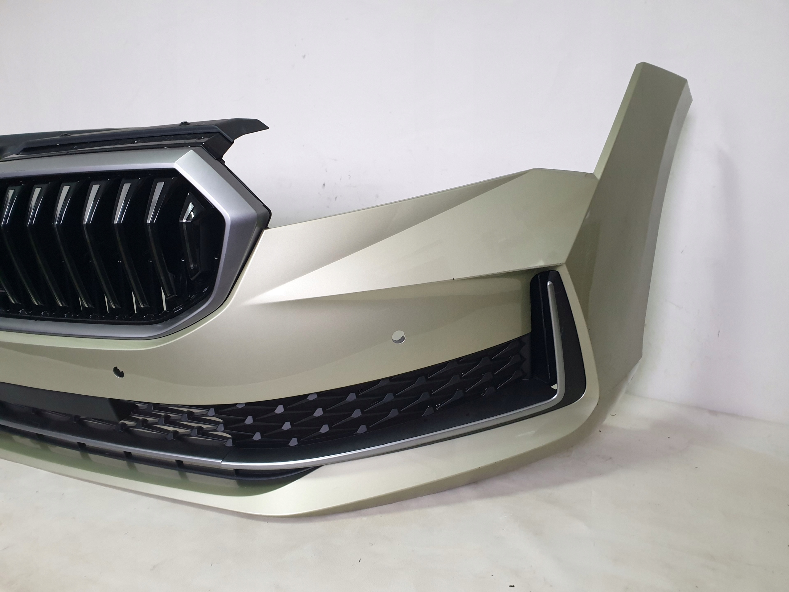 SKODA SUPERB IV 3P0 23-> bumper front front 4 x PDC cover 3P0807221