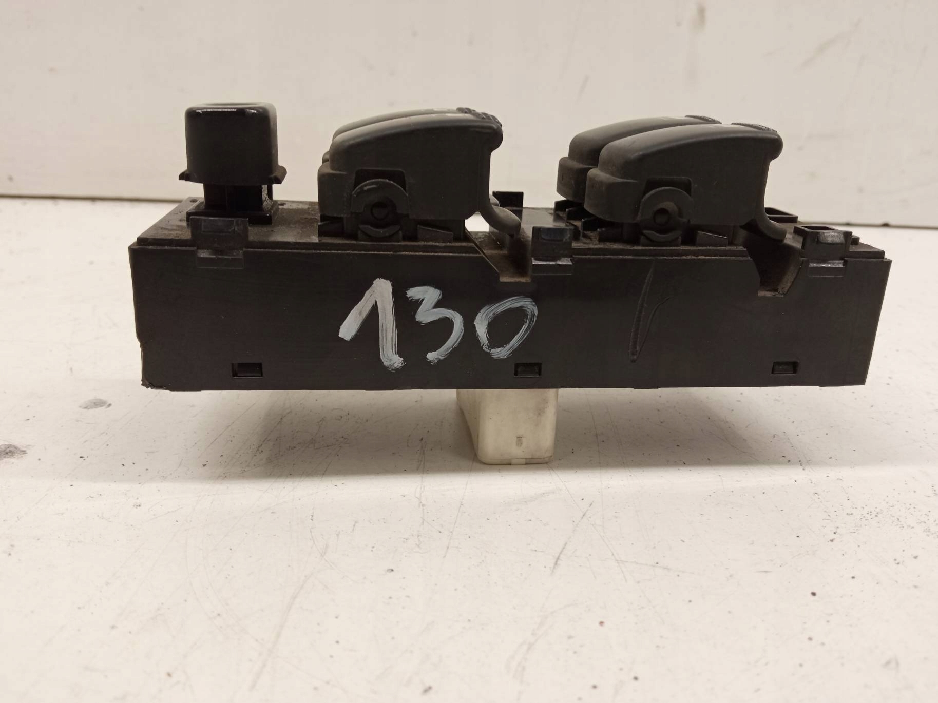 window control switch left front 327490-1000 Kia Carens and (1999-2006)