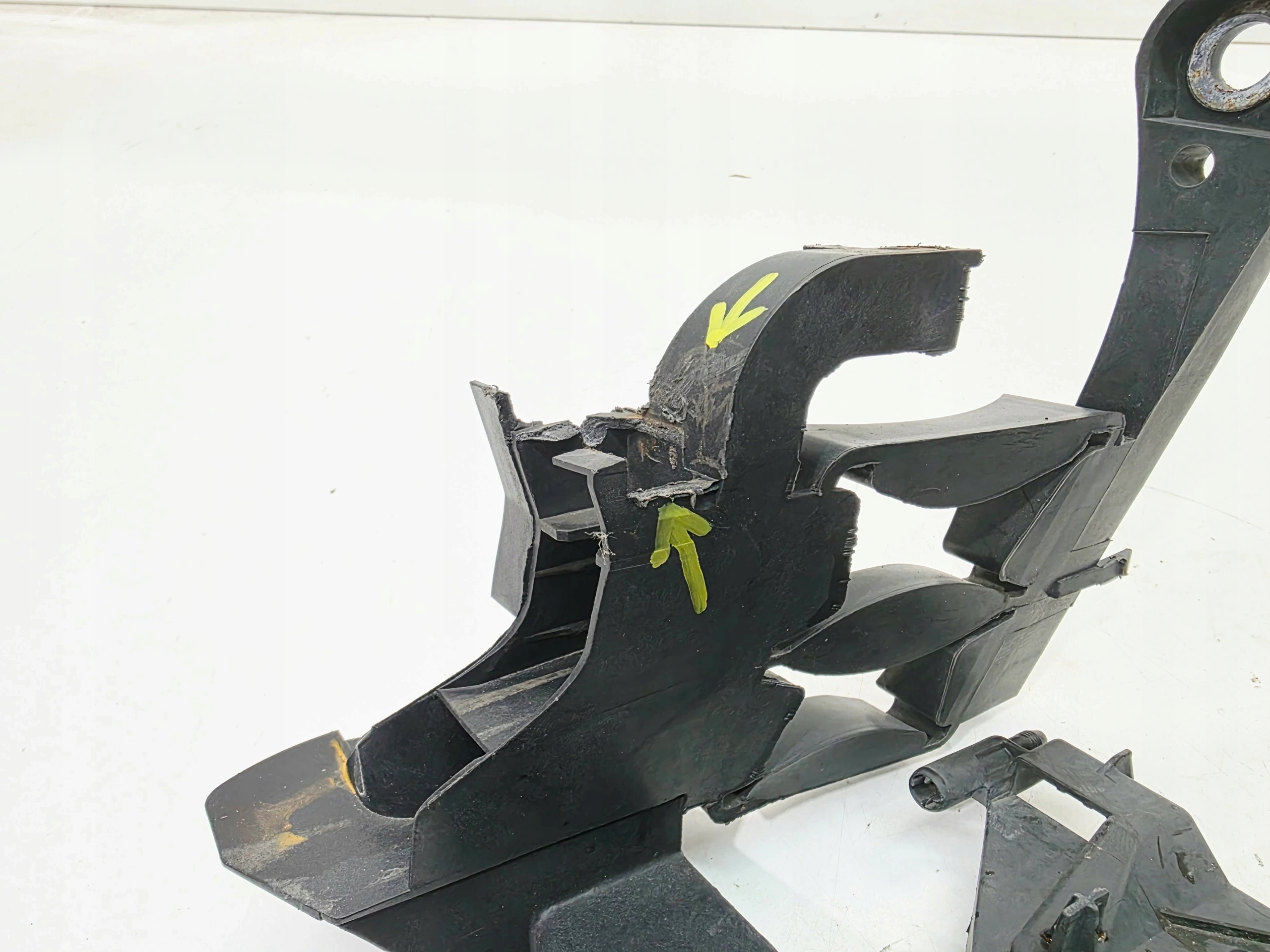 support holder REFLEKTORA left AUDI A4 B8 8K0805607C 2/25
