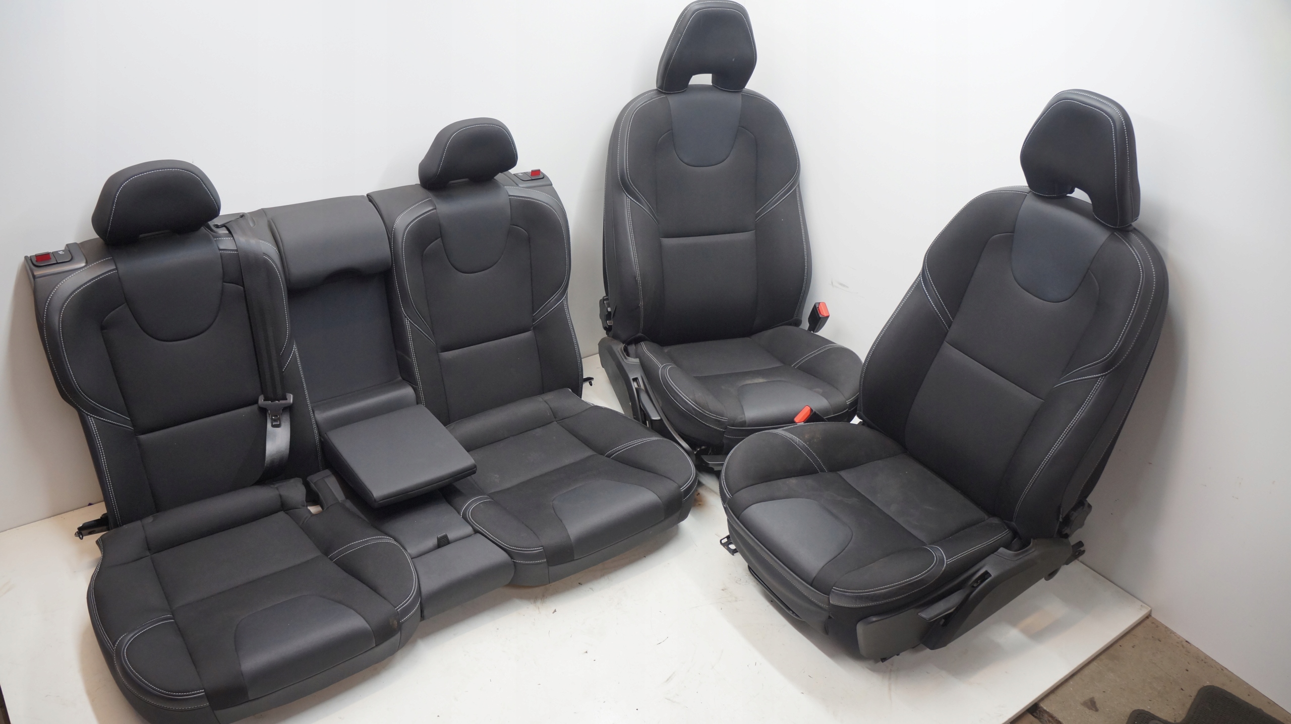 VOLVO V40 II сидіння диван спереду і ззаду інтер'єр велюр