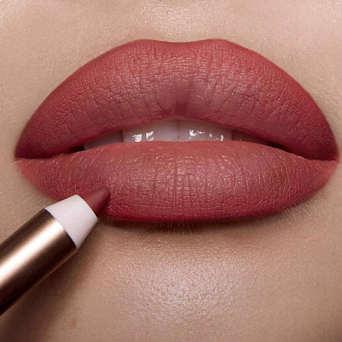 Lip Cheat Lip Liner Kredka M.I. Kiss konturówka