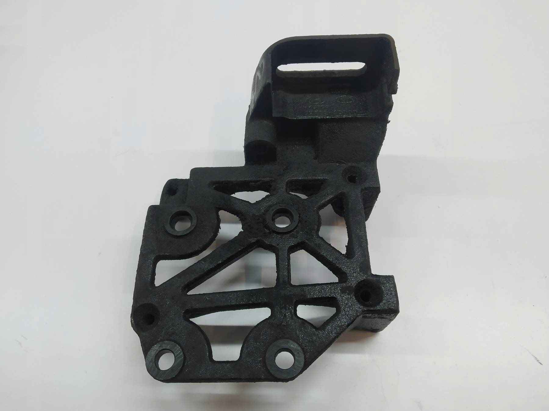 support 97702-4D000 2.9 CRDI Kia Carnival II (2006-2014)