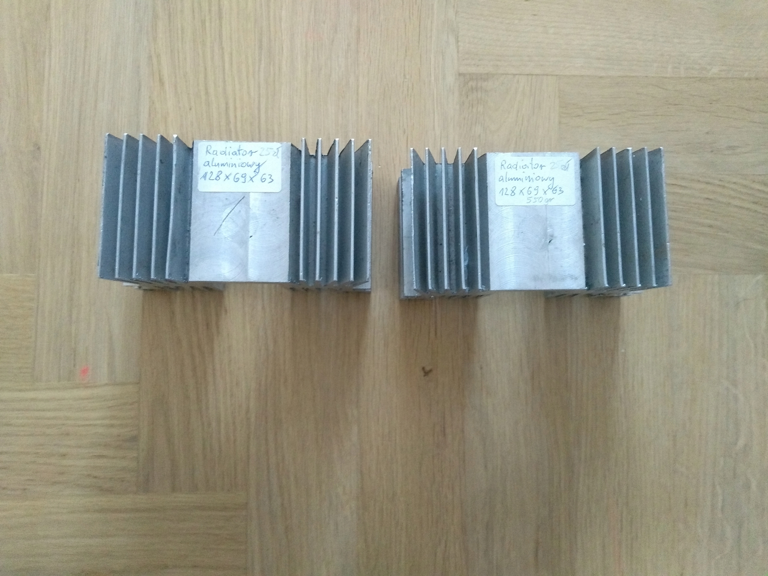 2 x Radiator aluminiowy 128x69x63 Kod producenta 00000