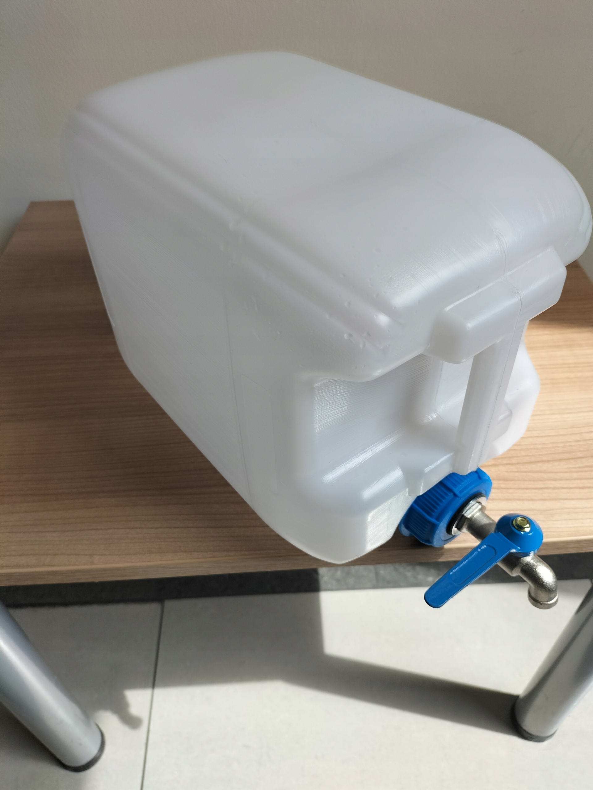 Kanister bańka pojemnik na wodę 20l z kranem w nakrętce niebieski Numer katalogowy części PNW023/NIEB