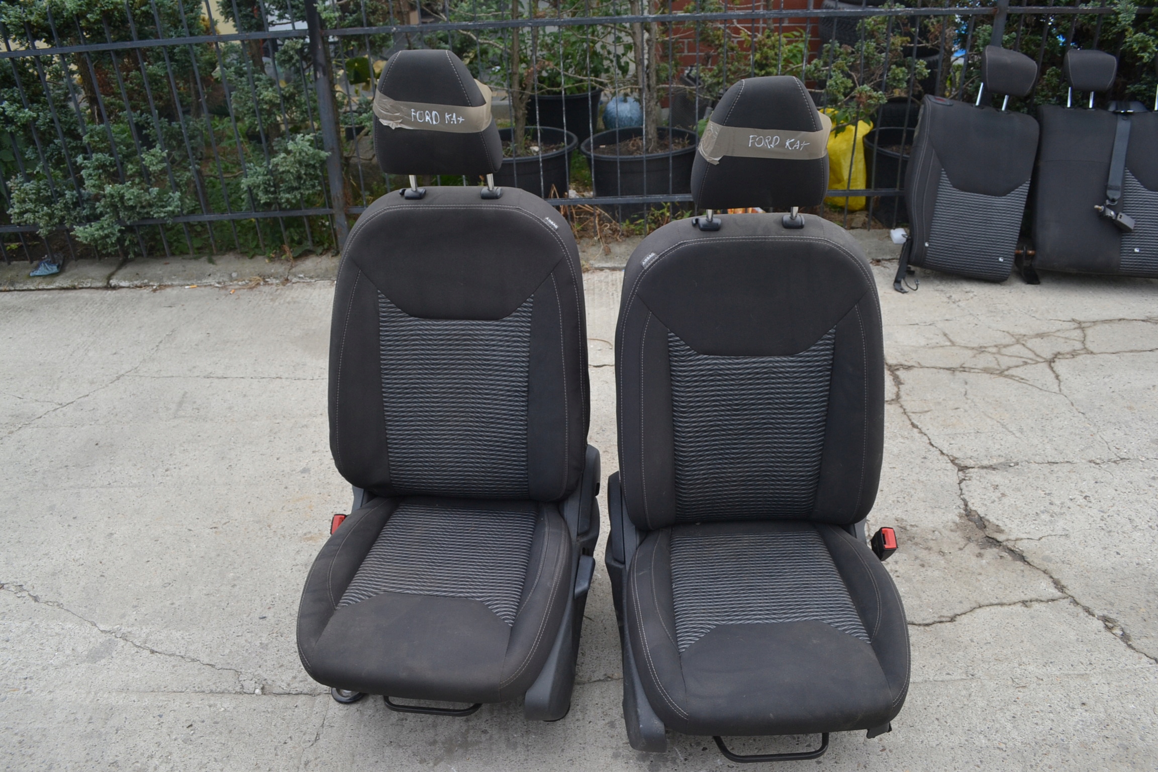 Ford Ka + 1.2 LIFT 2018 Sitze vorne heck Sitz innere mitte airbag EU