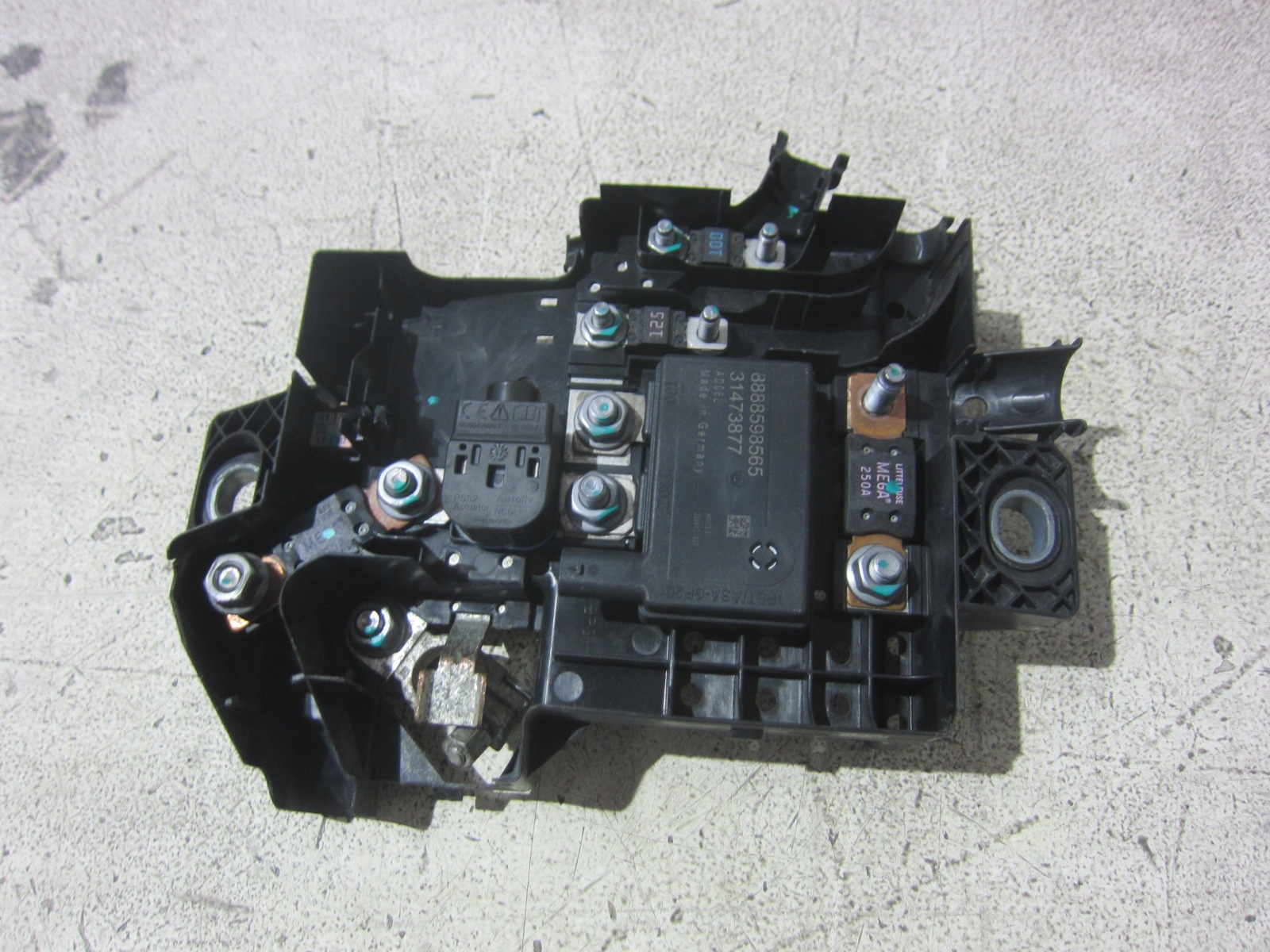 VOLVO XC40 Stromverteiler mit Sicherung XC 40 AKUMULATORA modul Relais 31473877