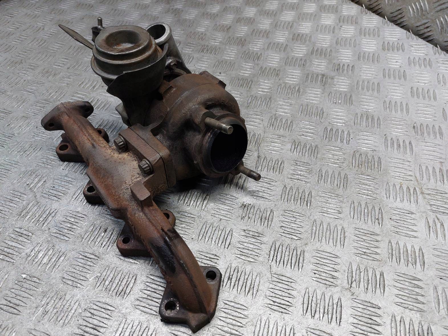 turbo TURBINA BMW E39 M47D20 520D 2245301