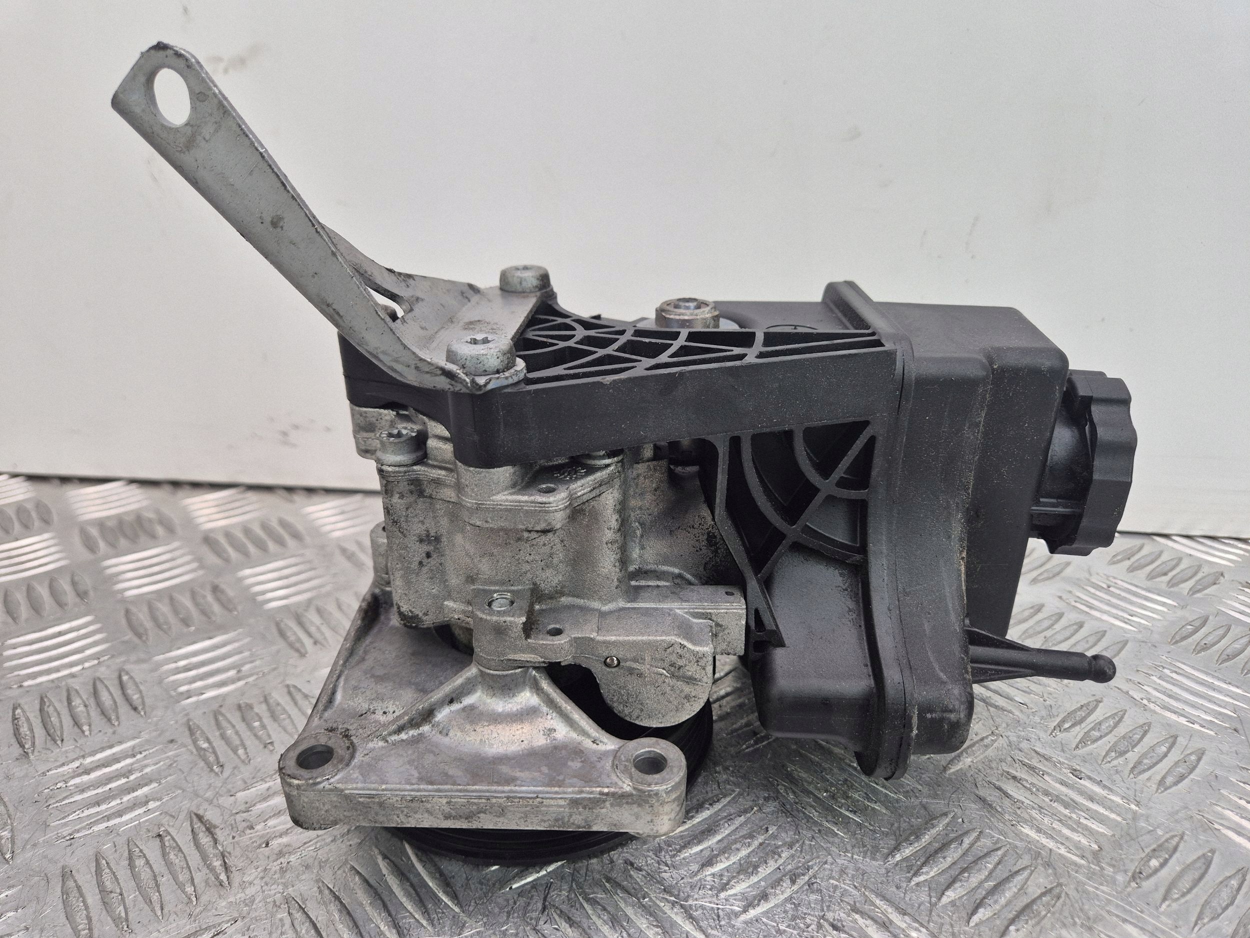 Mercedes C220 CDI W204 servo pump 0064662601